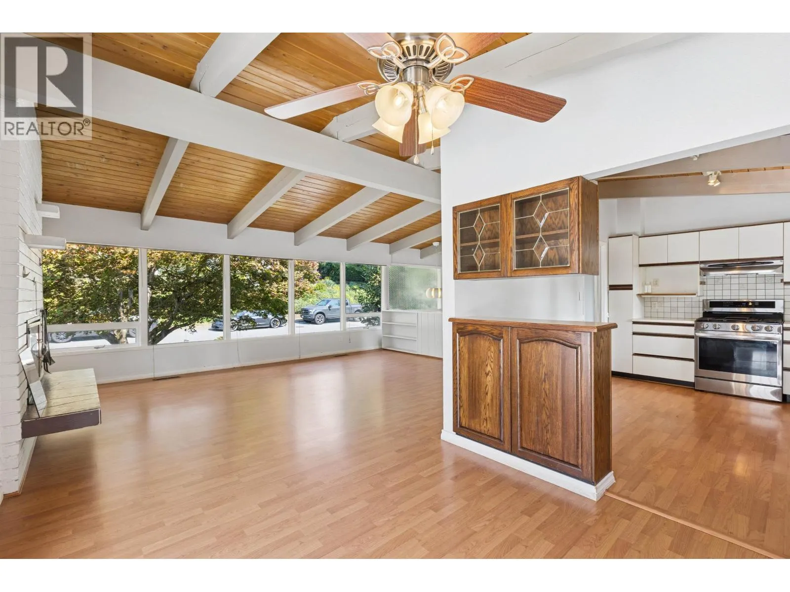 1023 ARLINGTON CRESCENT
