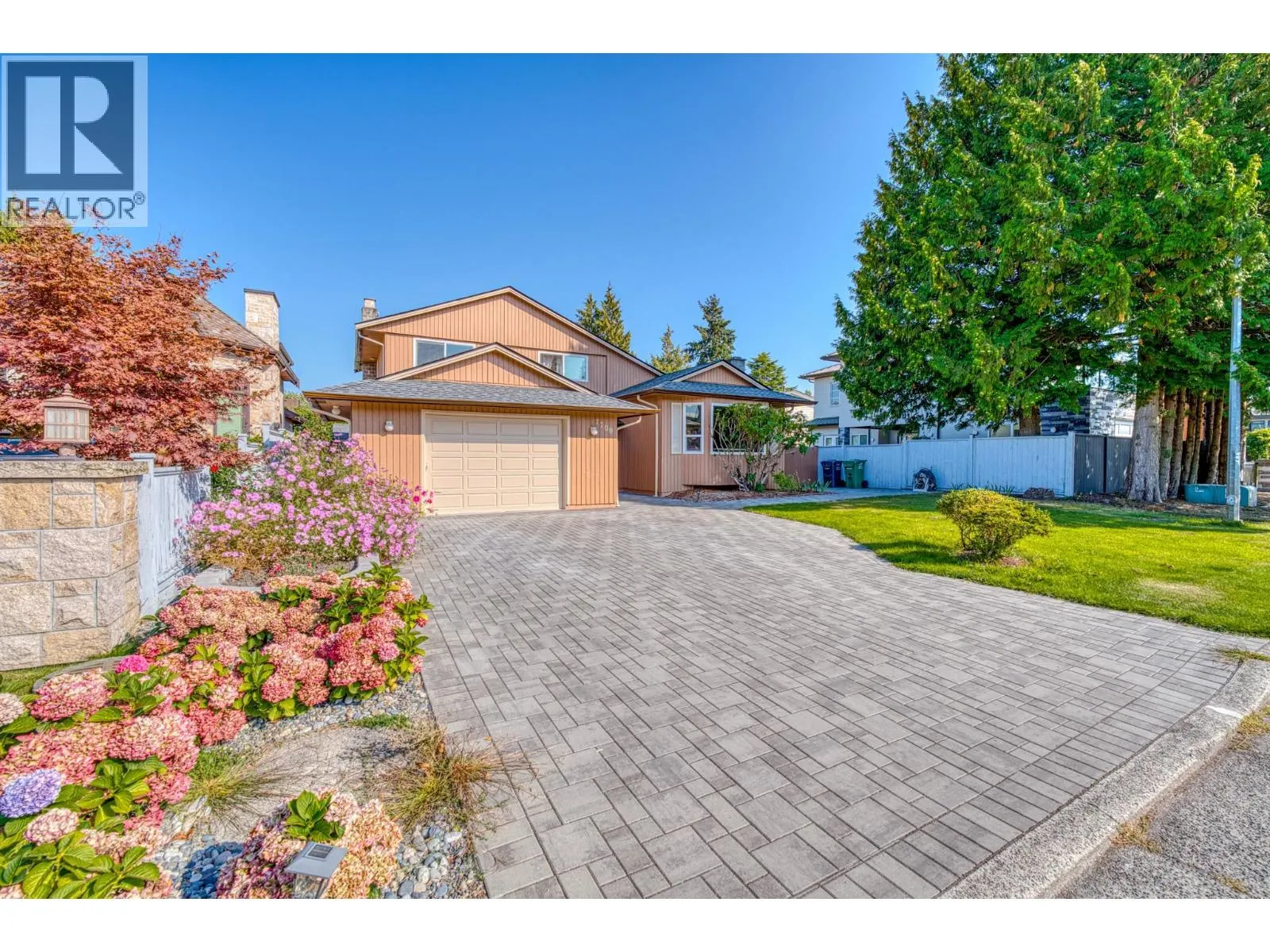 7700 DAMPIER DRIVE