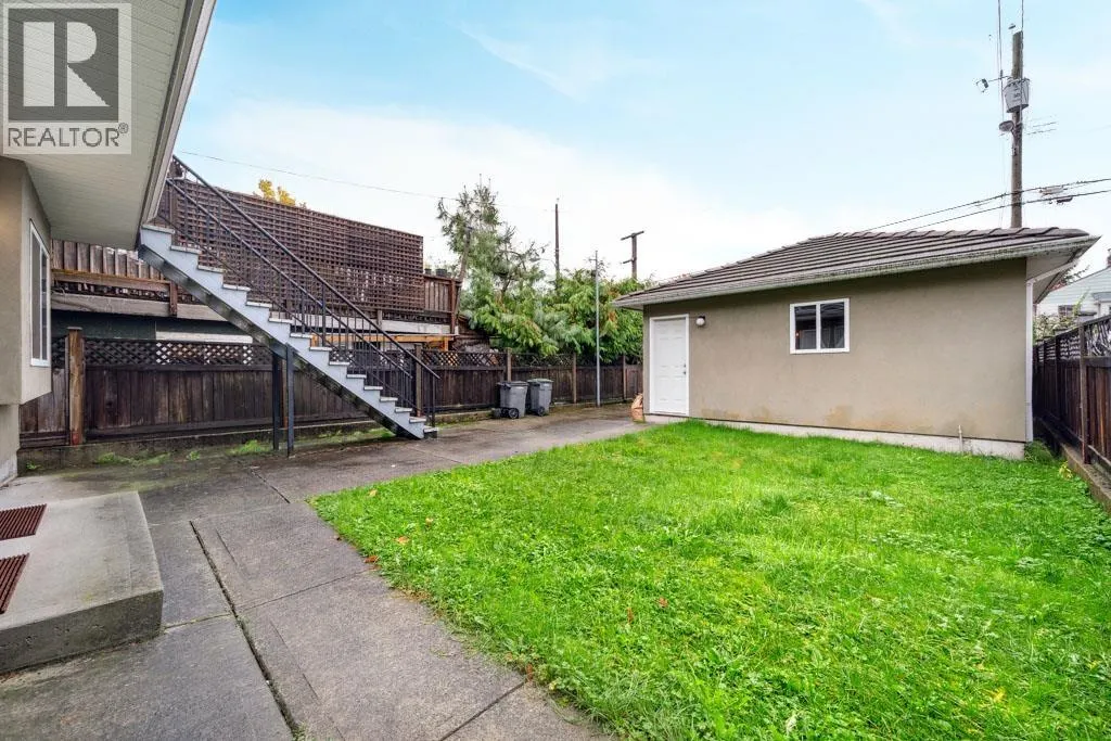 Ground 2521 PARKER STREET