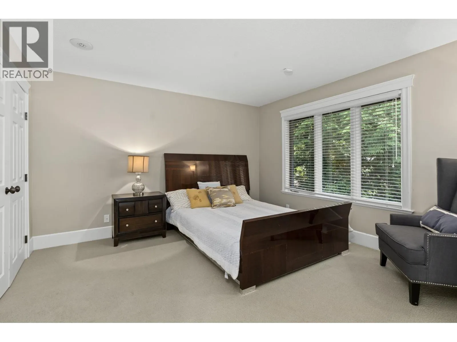 4882 VISTA PLACE