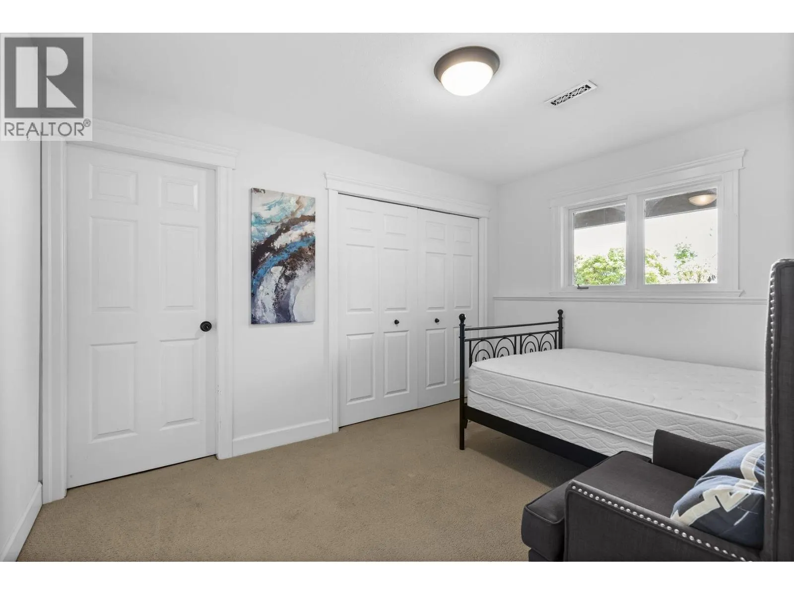 4882 VISTA PLACE