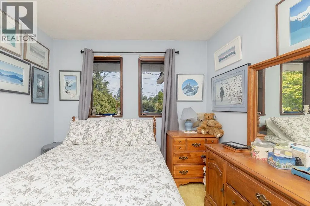 483 SARGENT ROAD