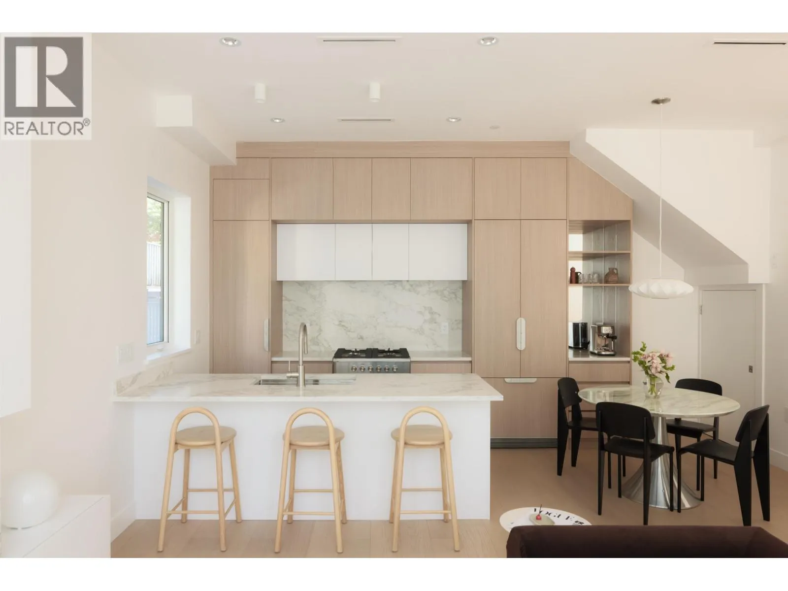 3422 PANDORA STREET