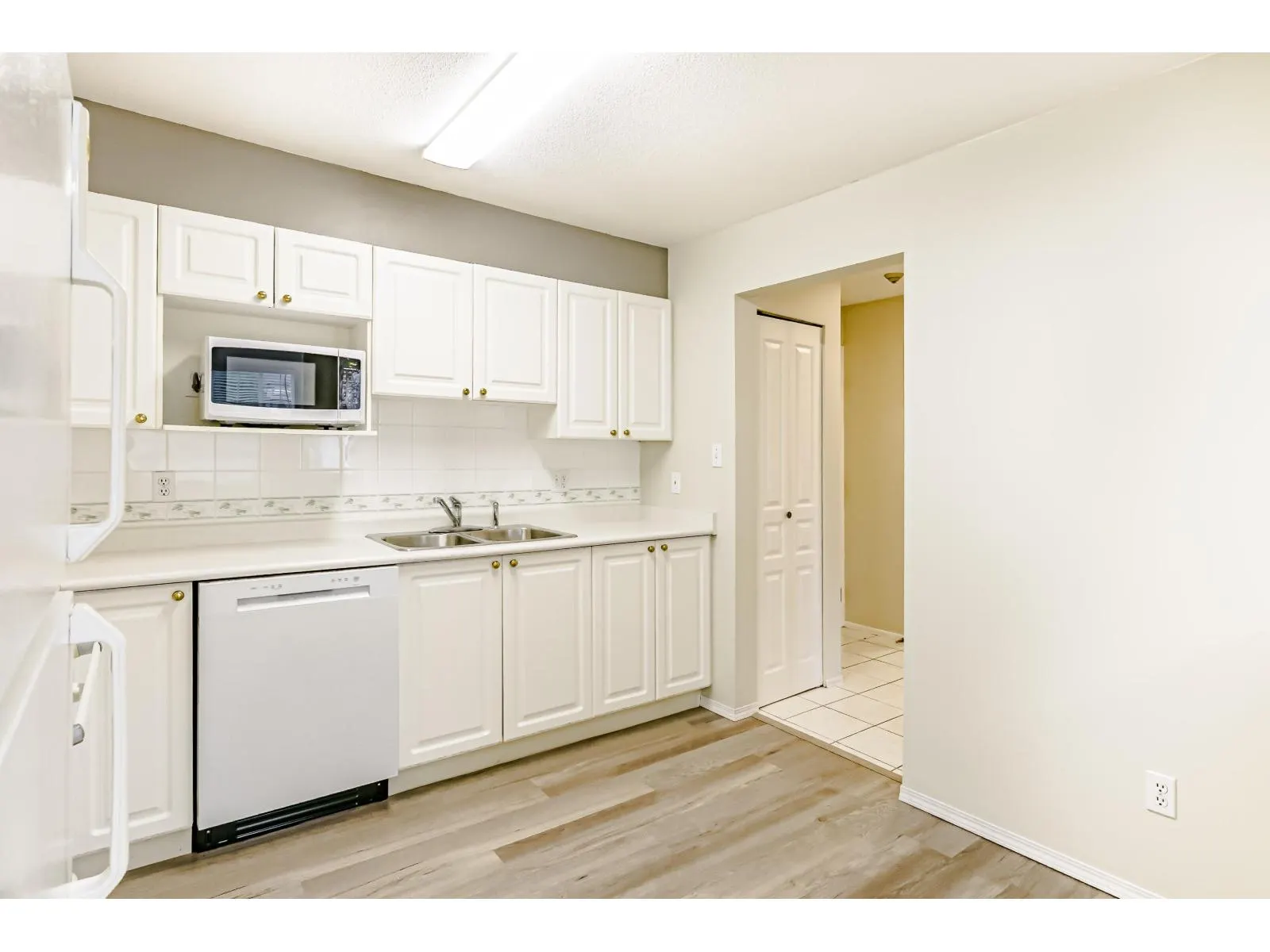 304 13955 LAUREL DRIVE