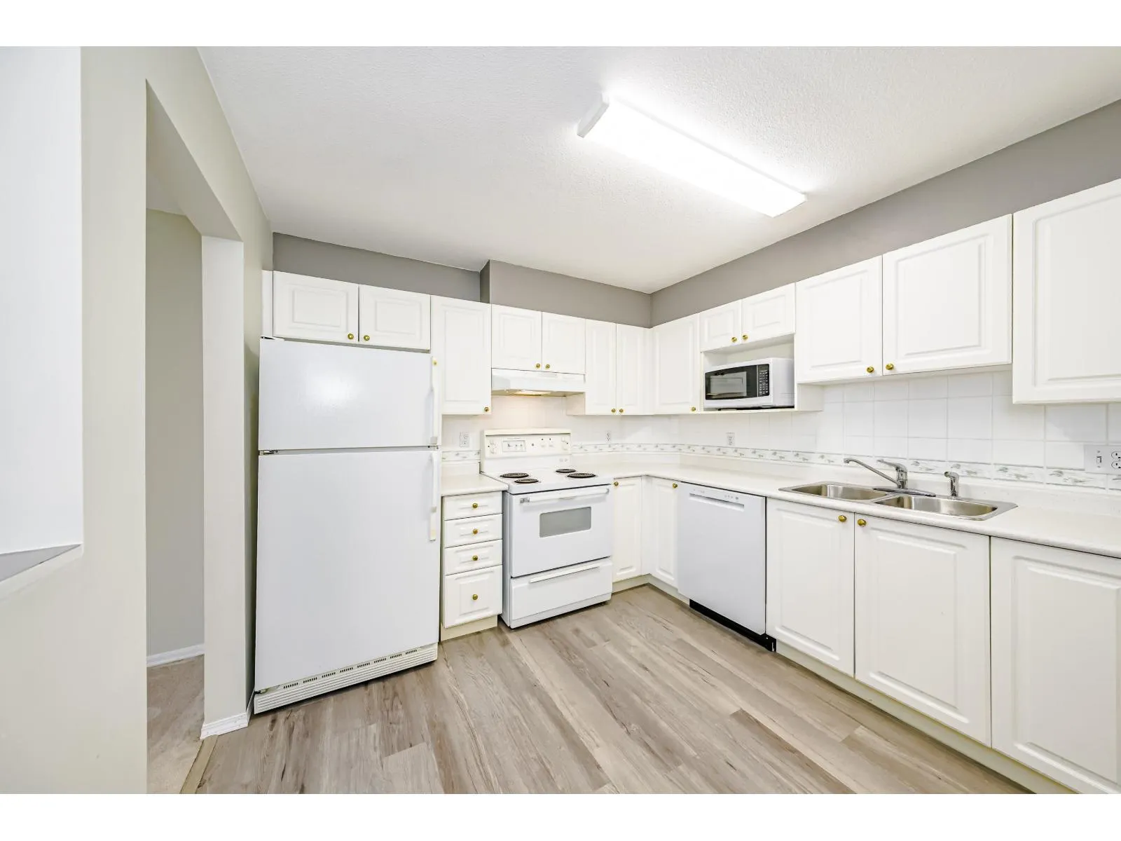 304 13955 LAUREL DRIVE