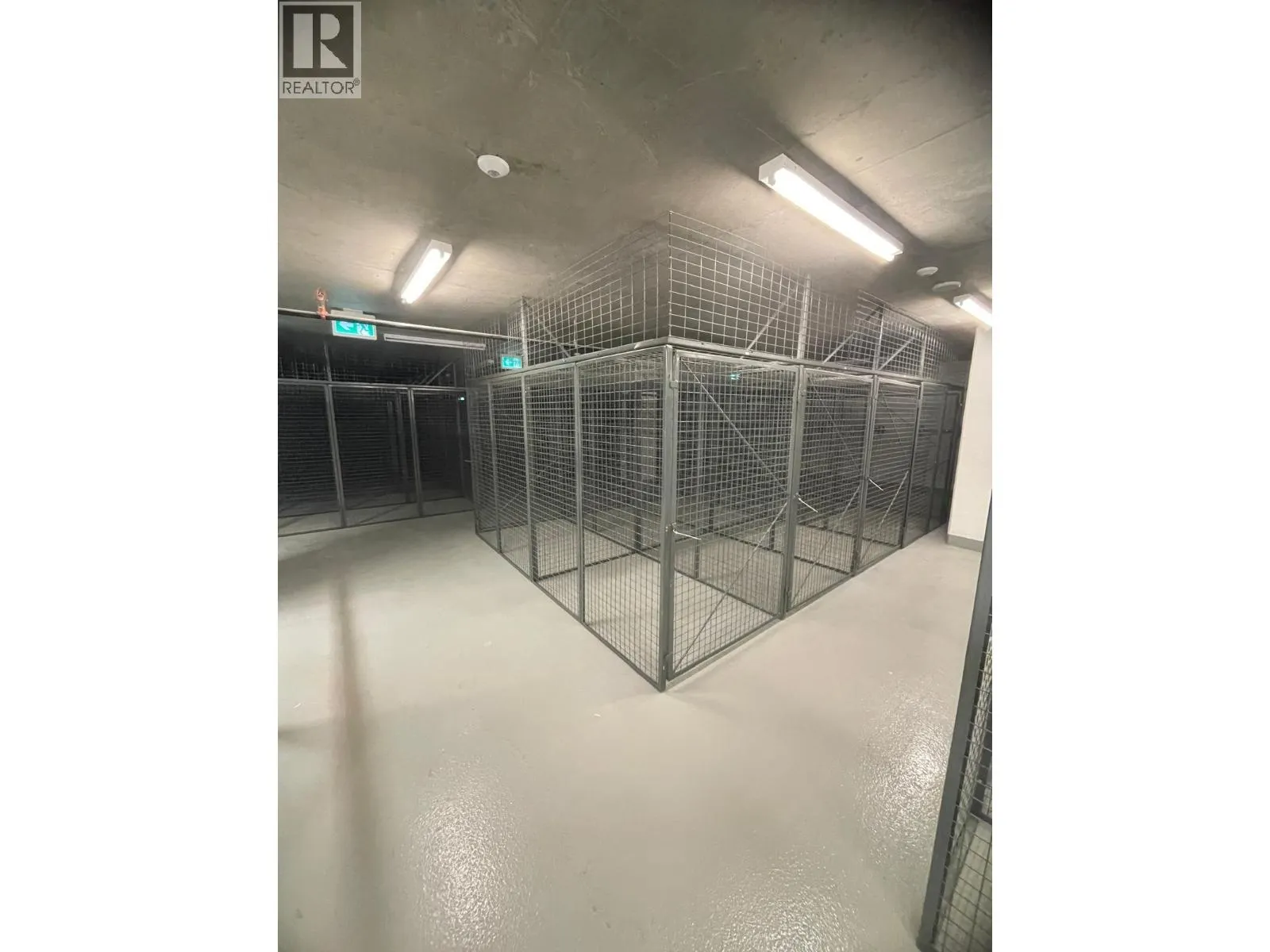 19XX 4720 LOUGHEED HIGHWAY