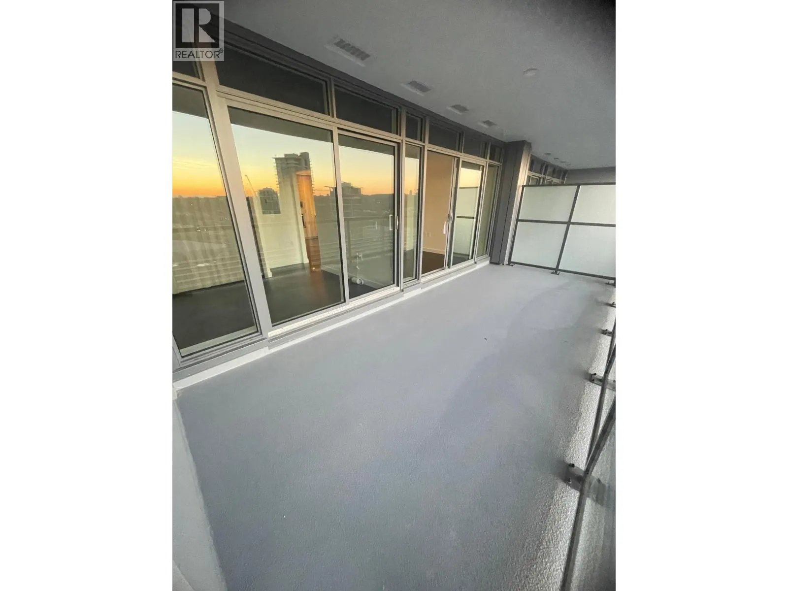 19XX 4720 LOUGHEED HIGHWAY