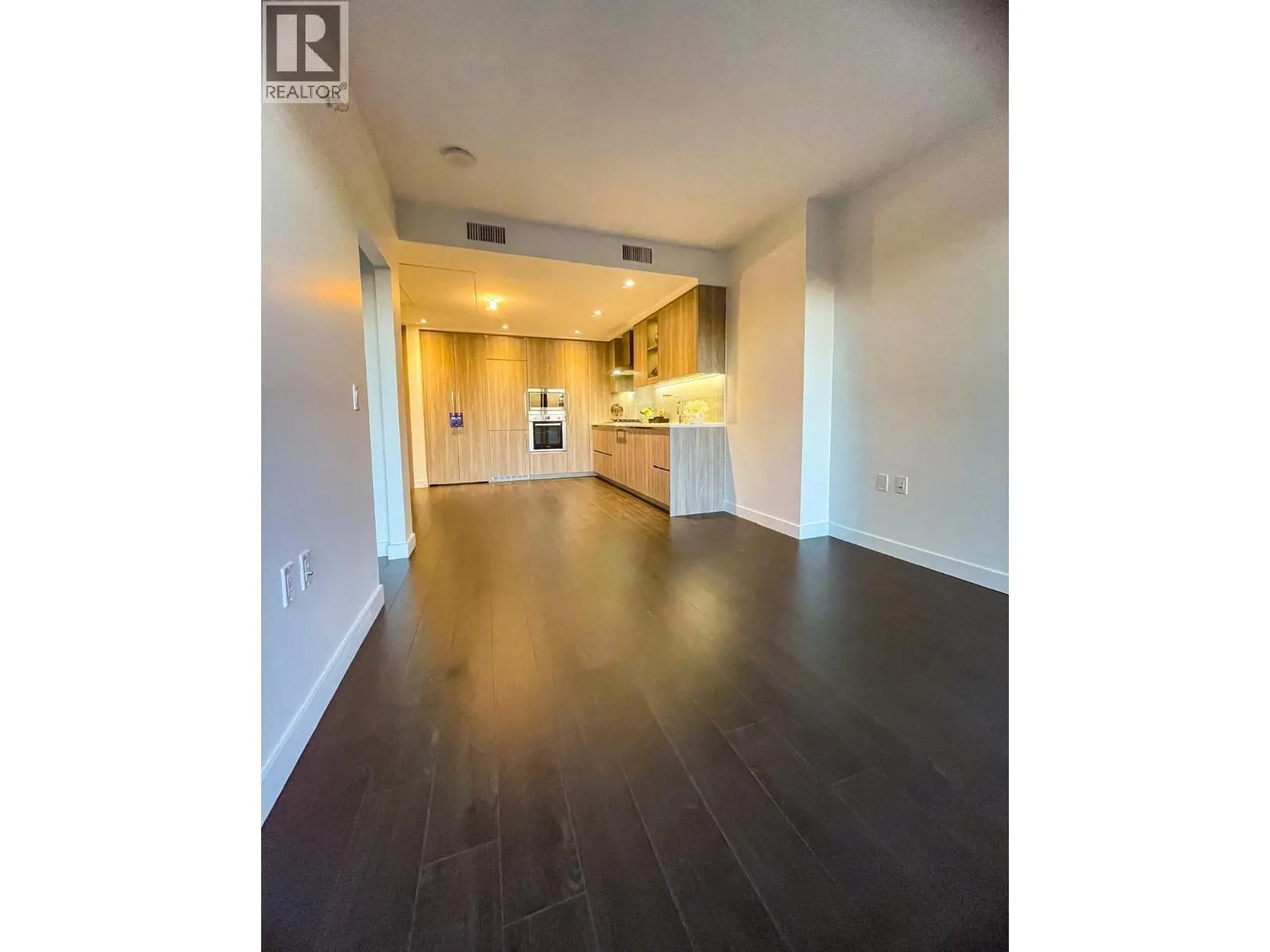 19XX 4720 LOUGHEED HIGHWAY