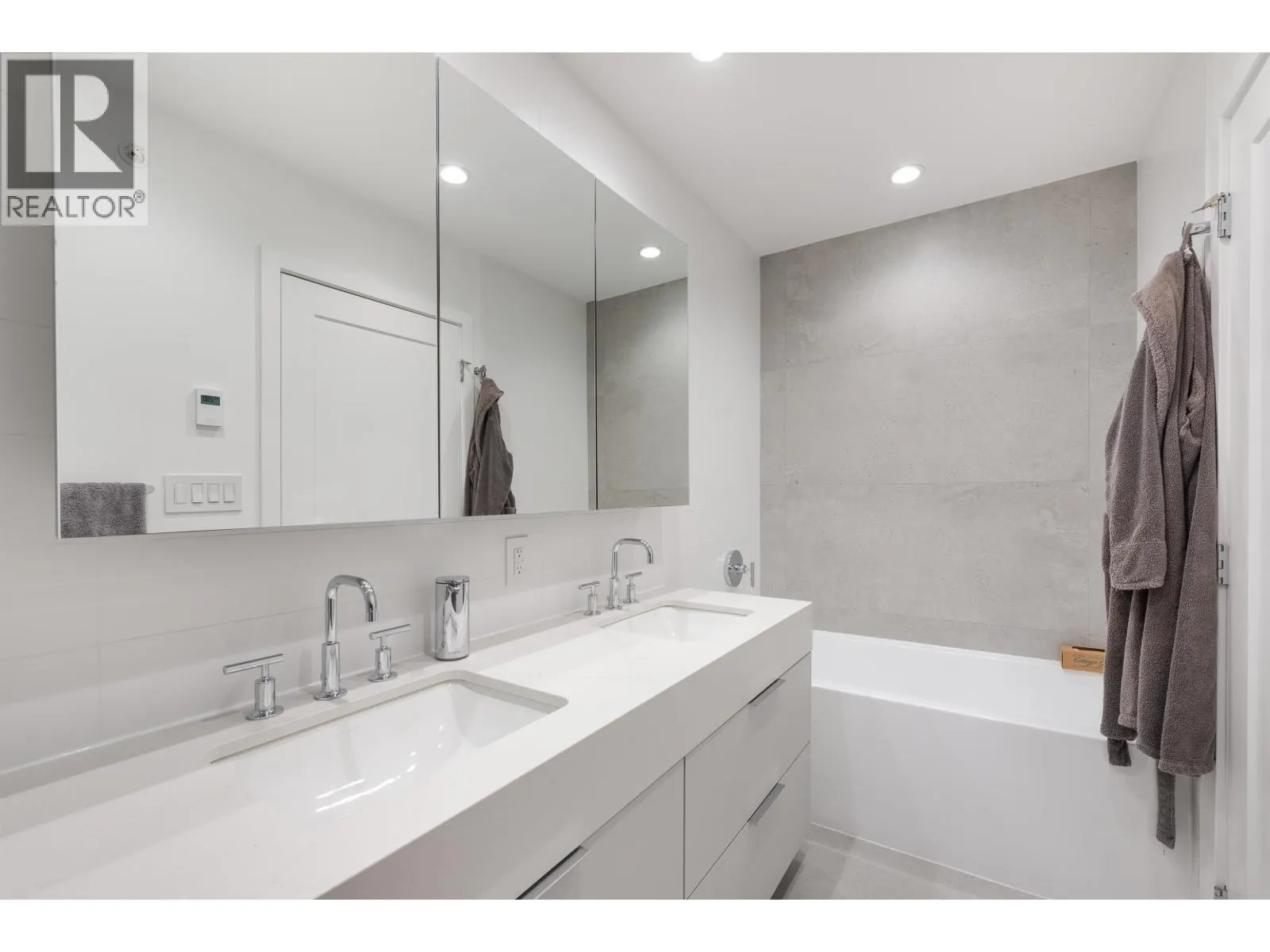 124 2070 CURLING ROAD