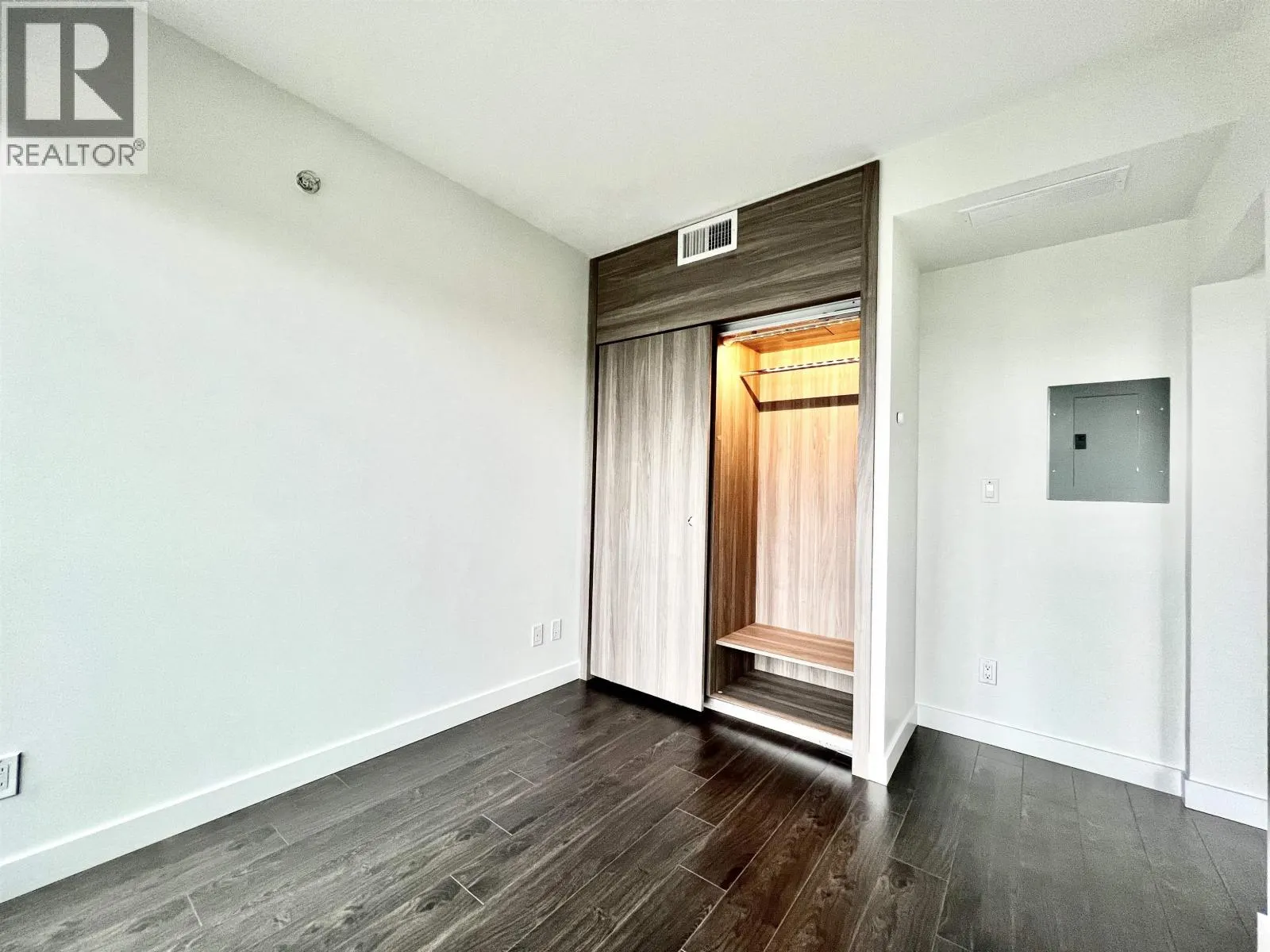 2510 4730 LOUGHEED HIGHWAY