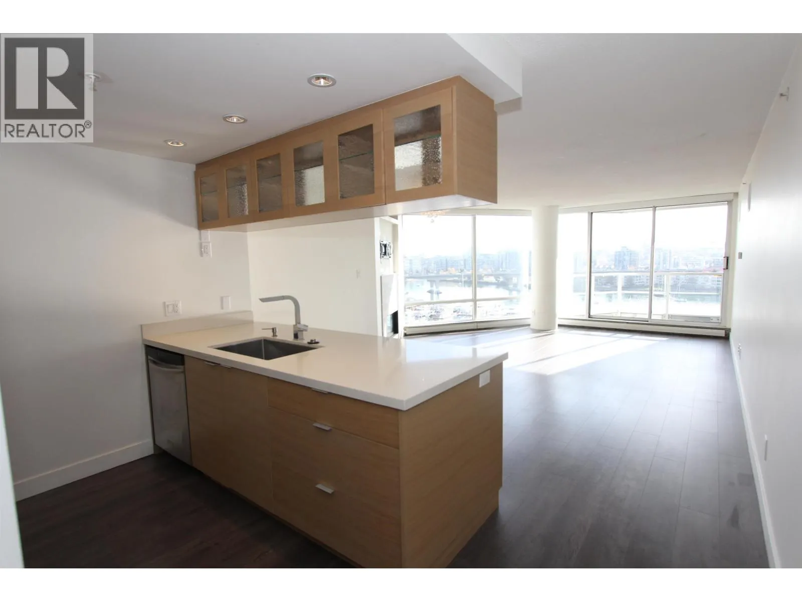 1105 1201 MARINASIDE CRESCENT