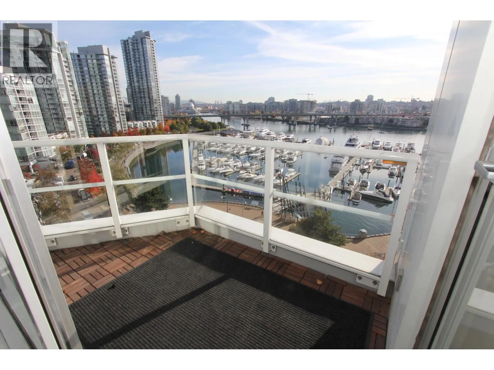 1105 1201 MARINASIDE CRESCENT