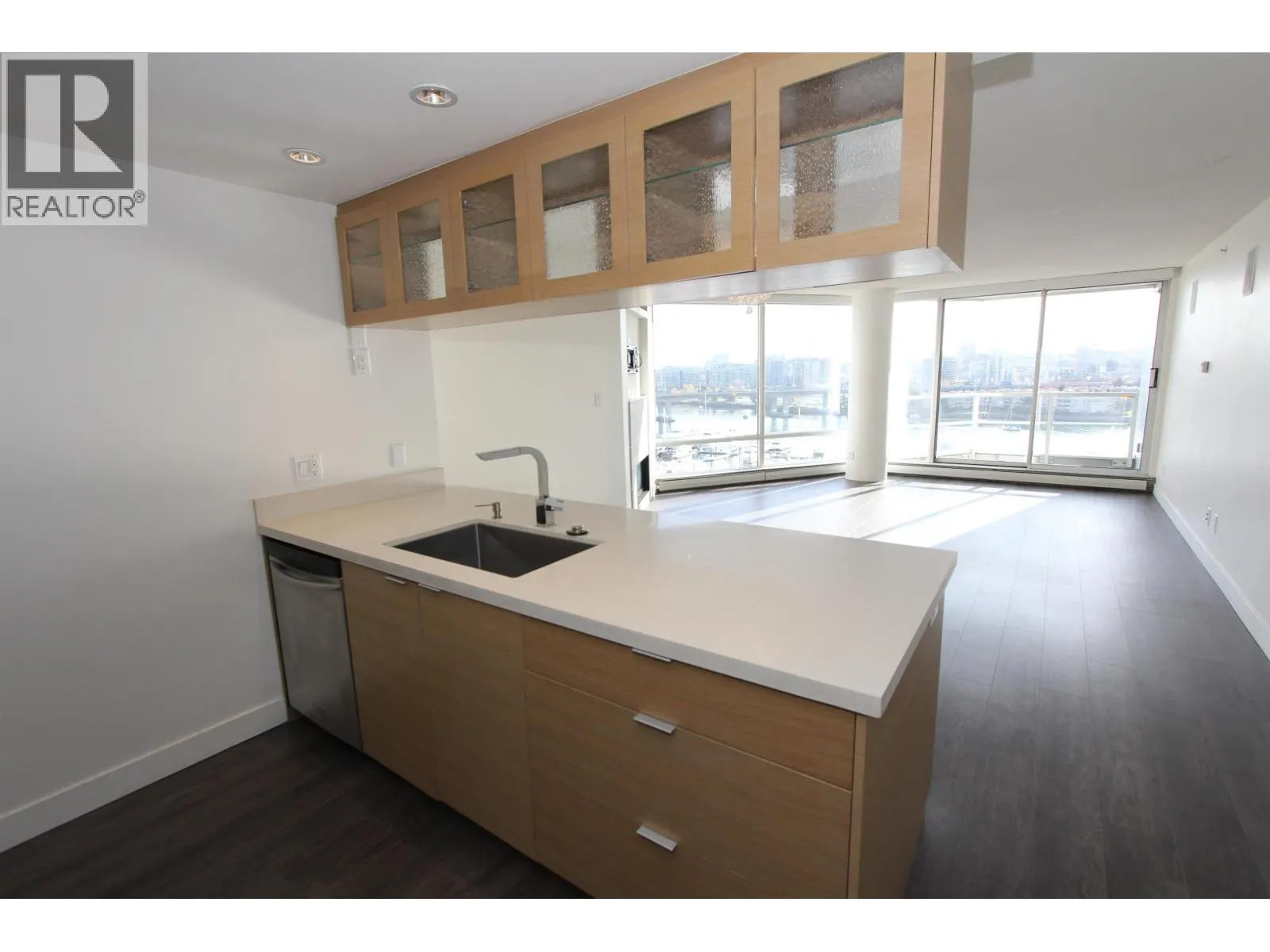 1105 1201 MARINASIDE CRESCENT