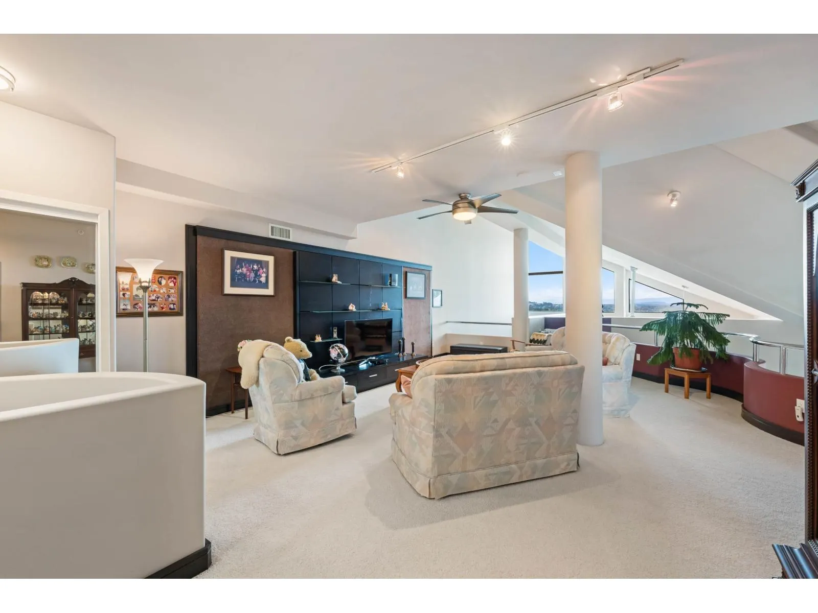 1704 33065 MILL LAKE ROAD
