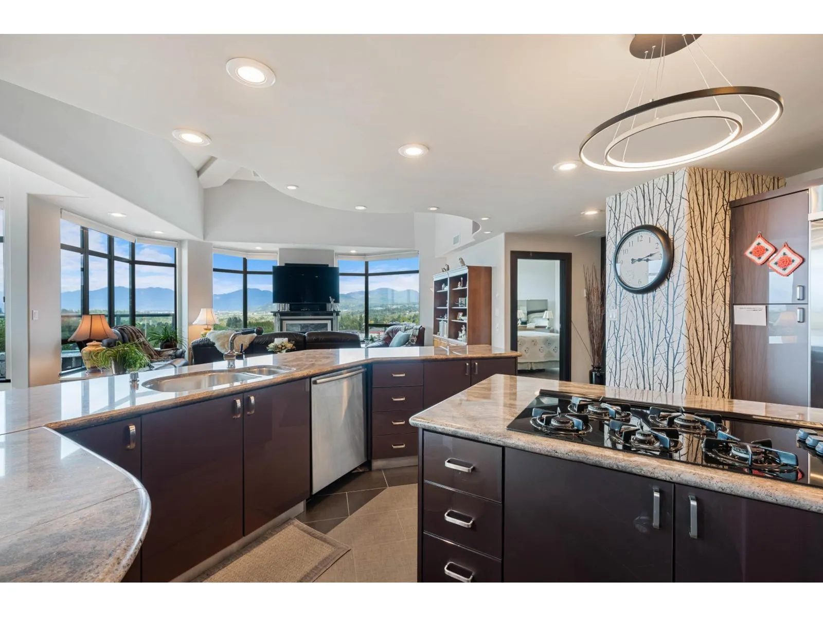 1704 33065 MILL LAKE ROAD