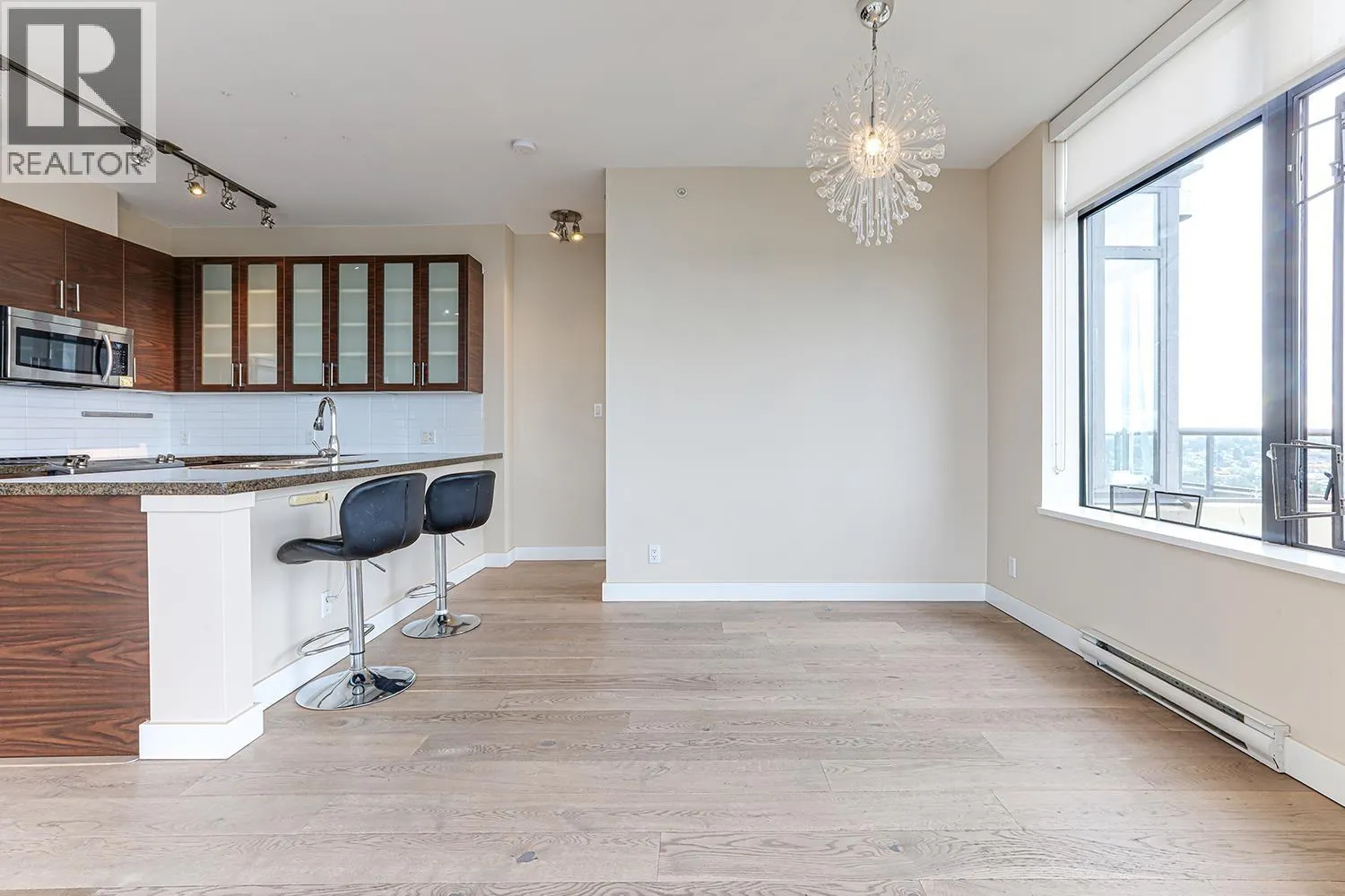 3002 2355 MADISON AVENUE