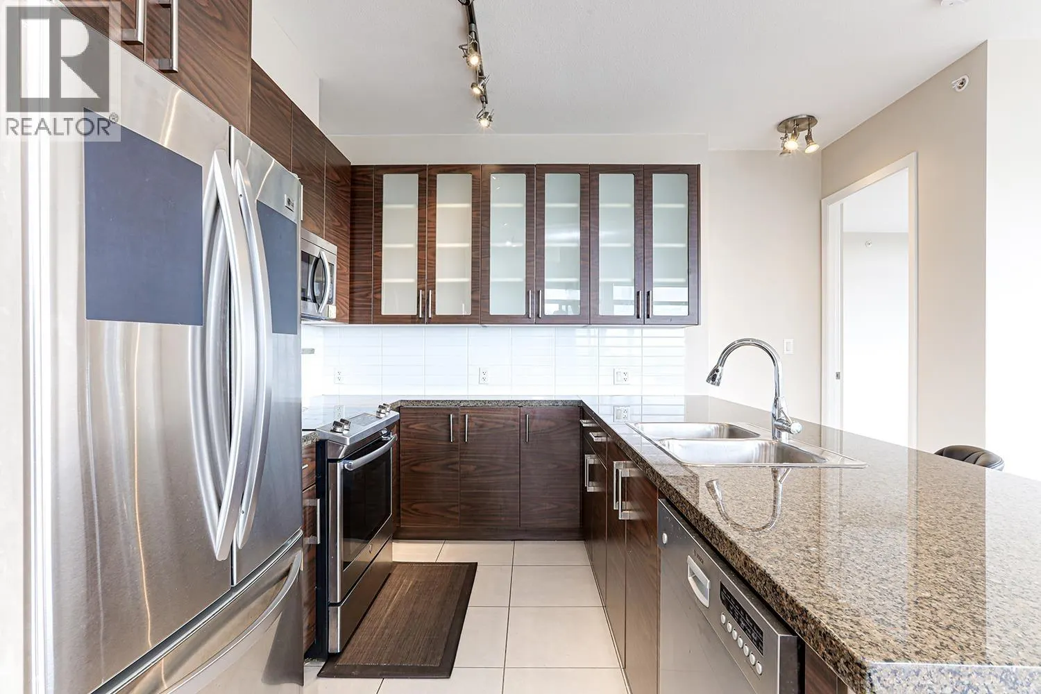 3002 2355 MADISON AVENUE