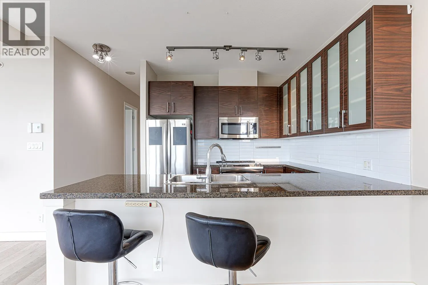 3002 2355 MADISON AVENUE