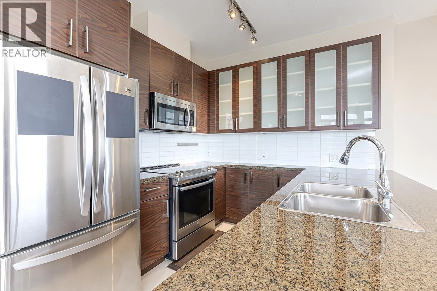 3002 2355 MADISON AVENUE