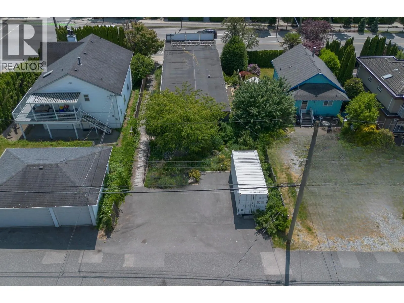 658 E 3RD STREET