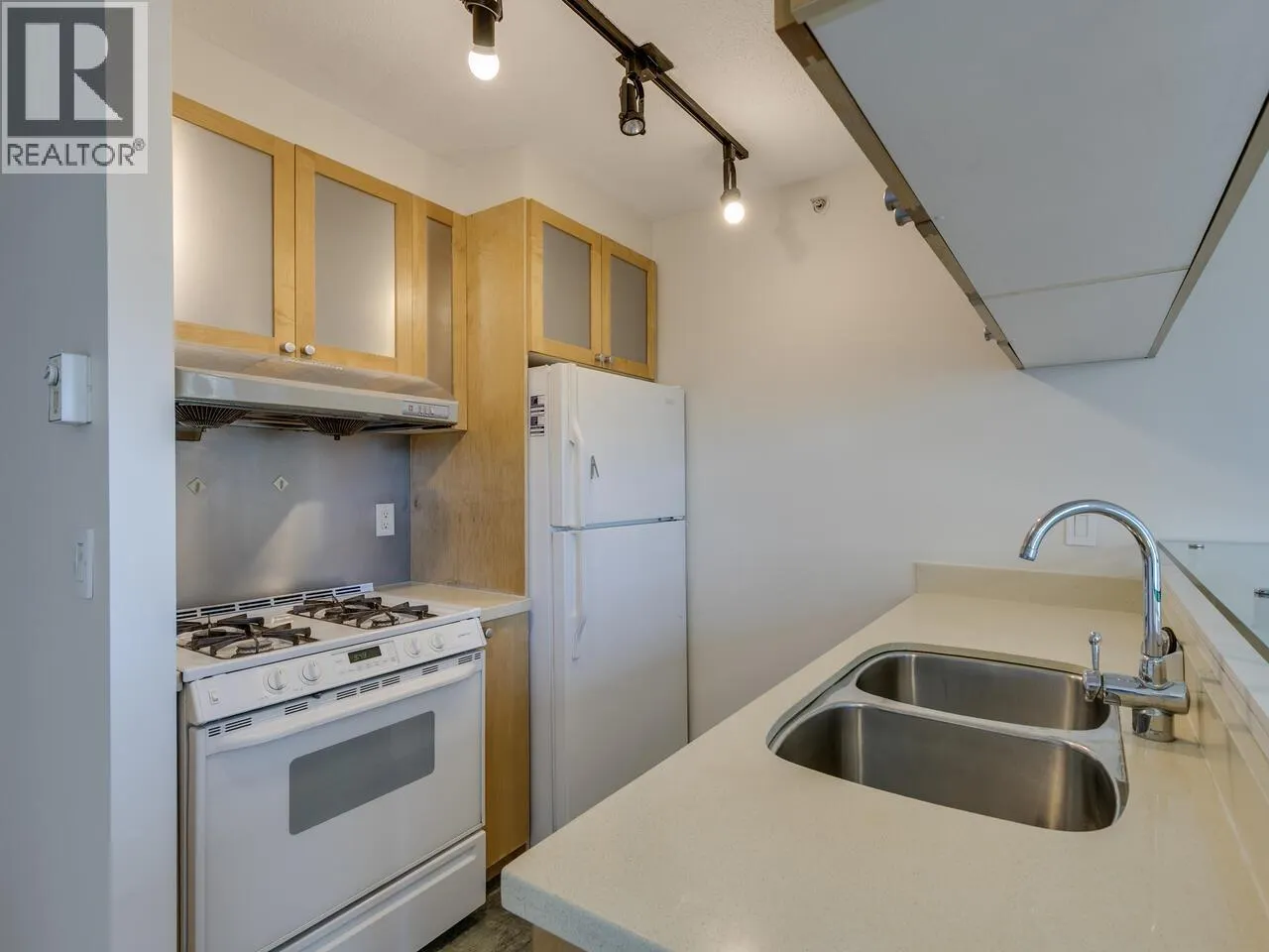 706 1003 BURNABY STREET