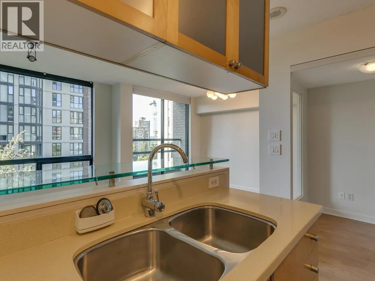 706 1003 BURNABY STREET