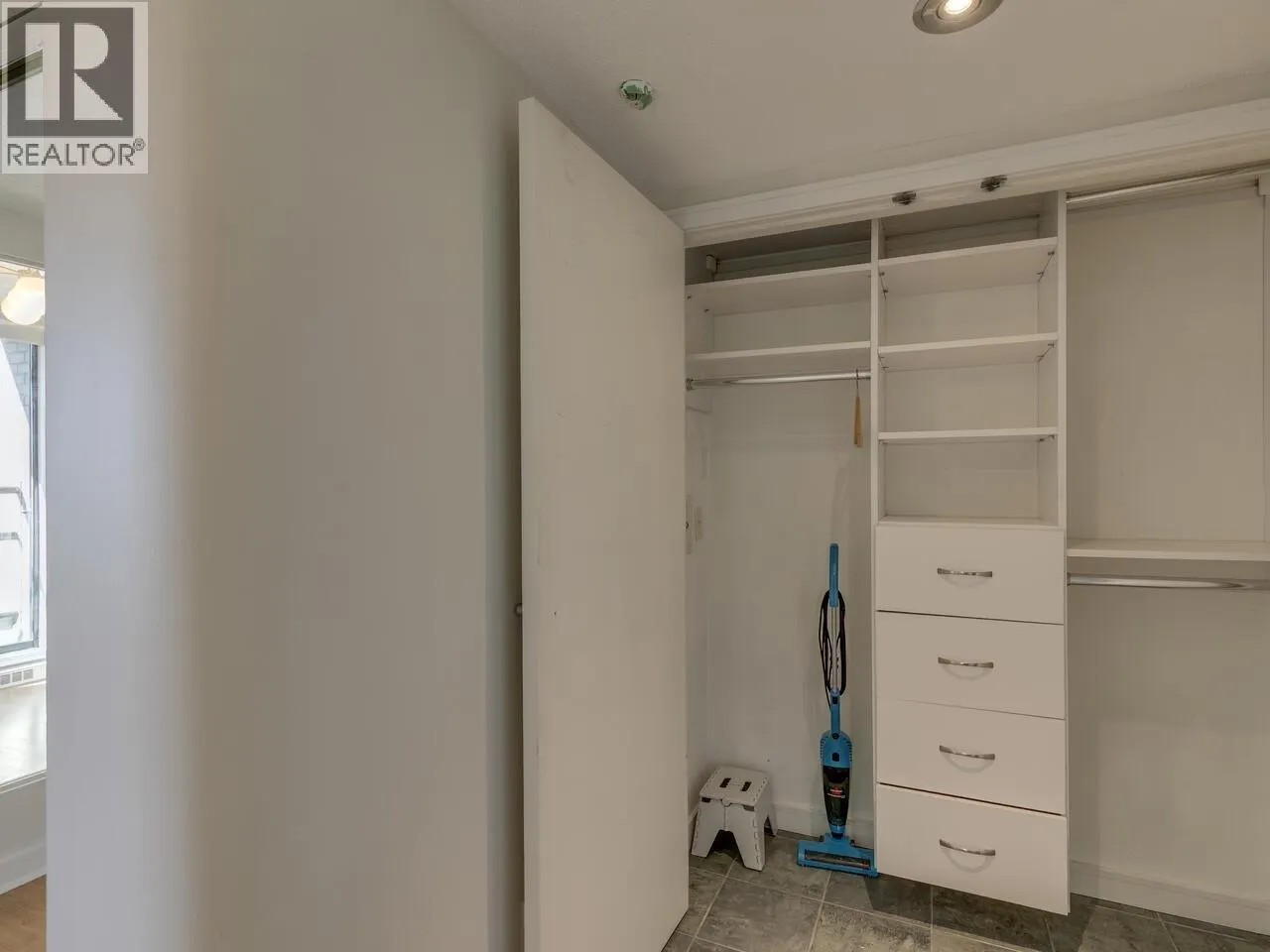 706 1003 BURNABY STREET