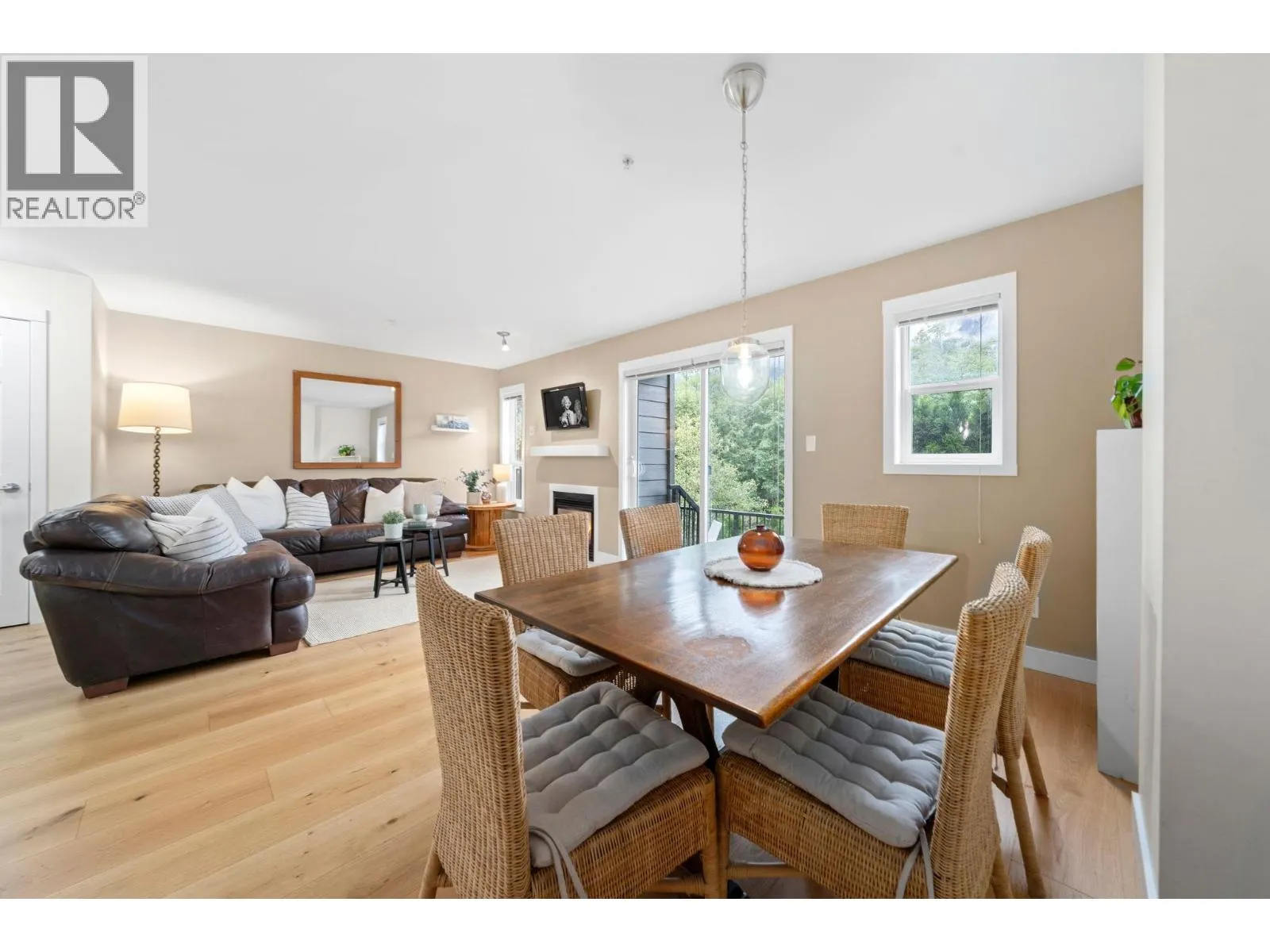 18 1204 MAIN STREET