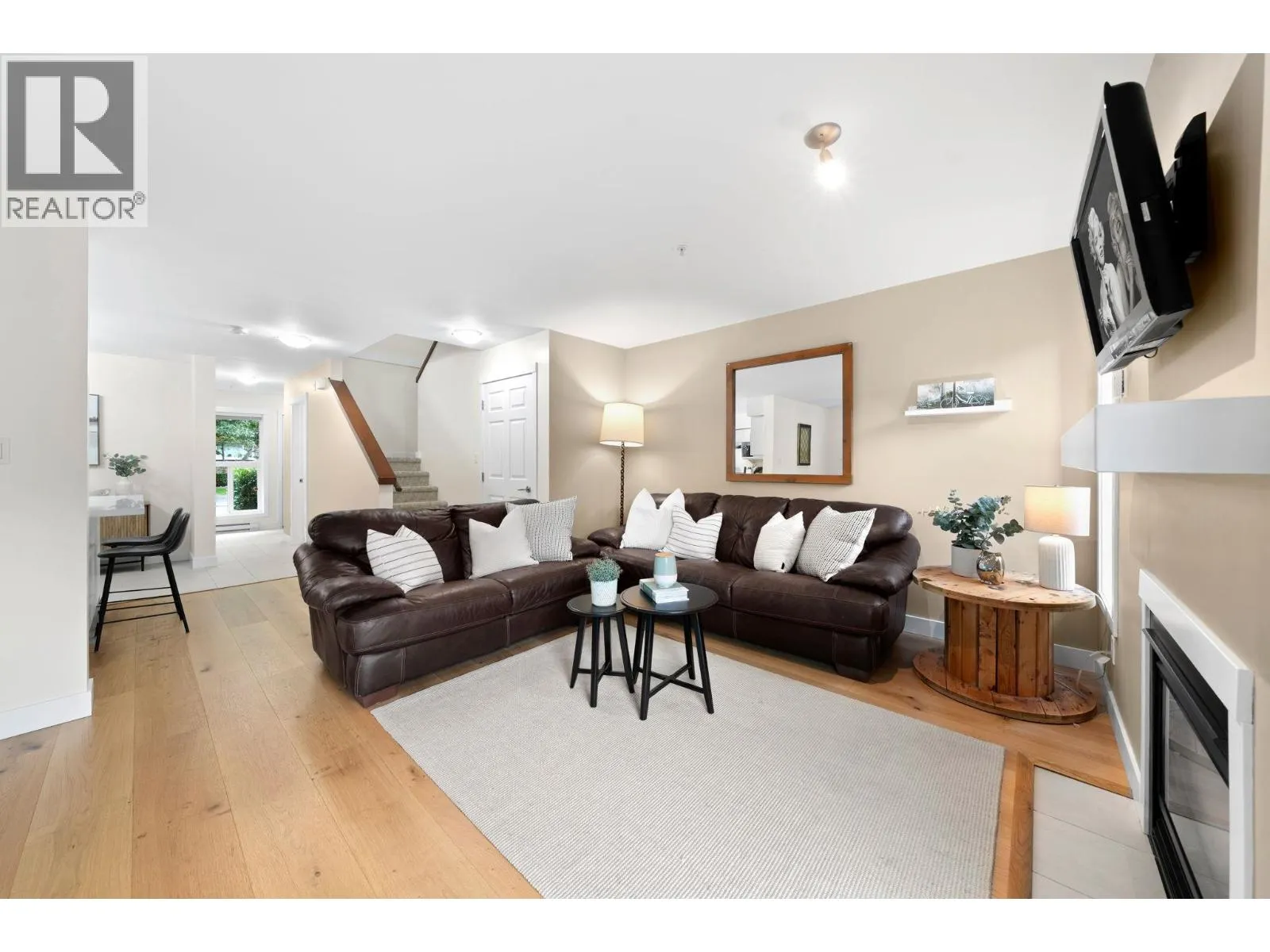 18 1204 MAIN STREET