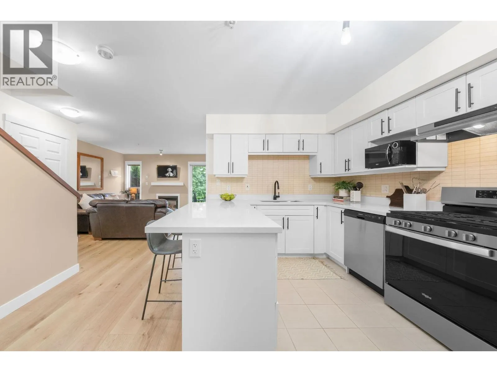 18 1204 MAIN STREET
