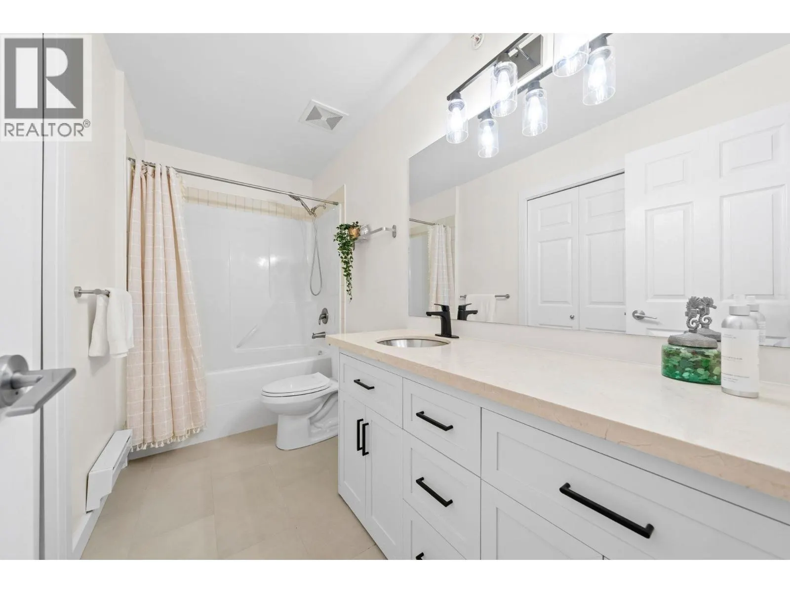 18 1204 MAIN STREET
