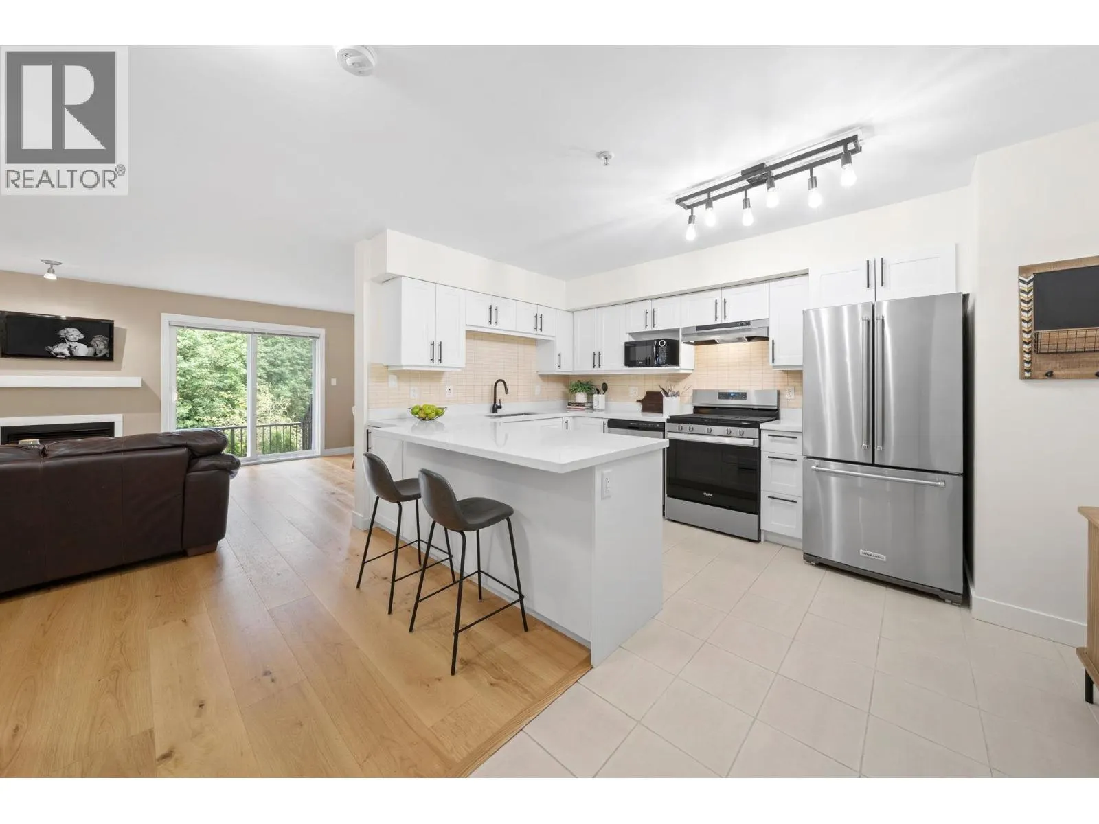 18 1204 MAIN STREET
