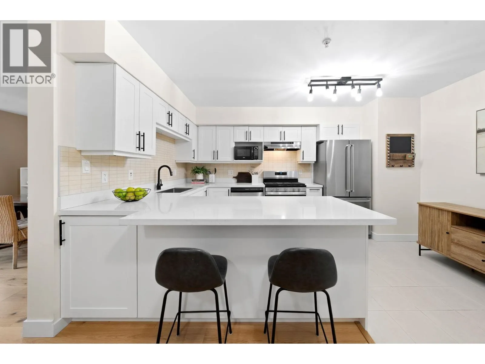 18 1204 MAIN STREET