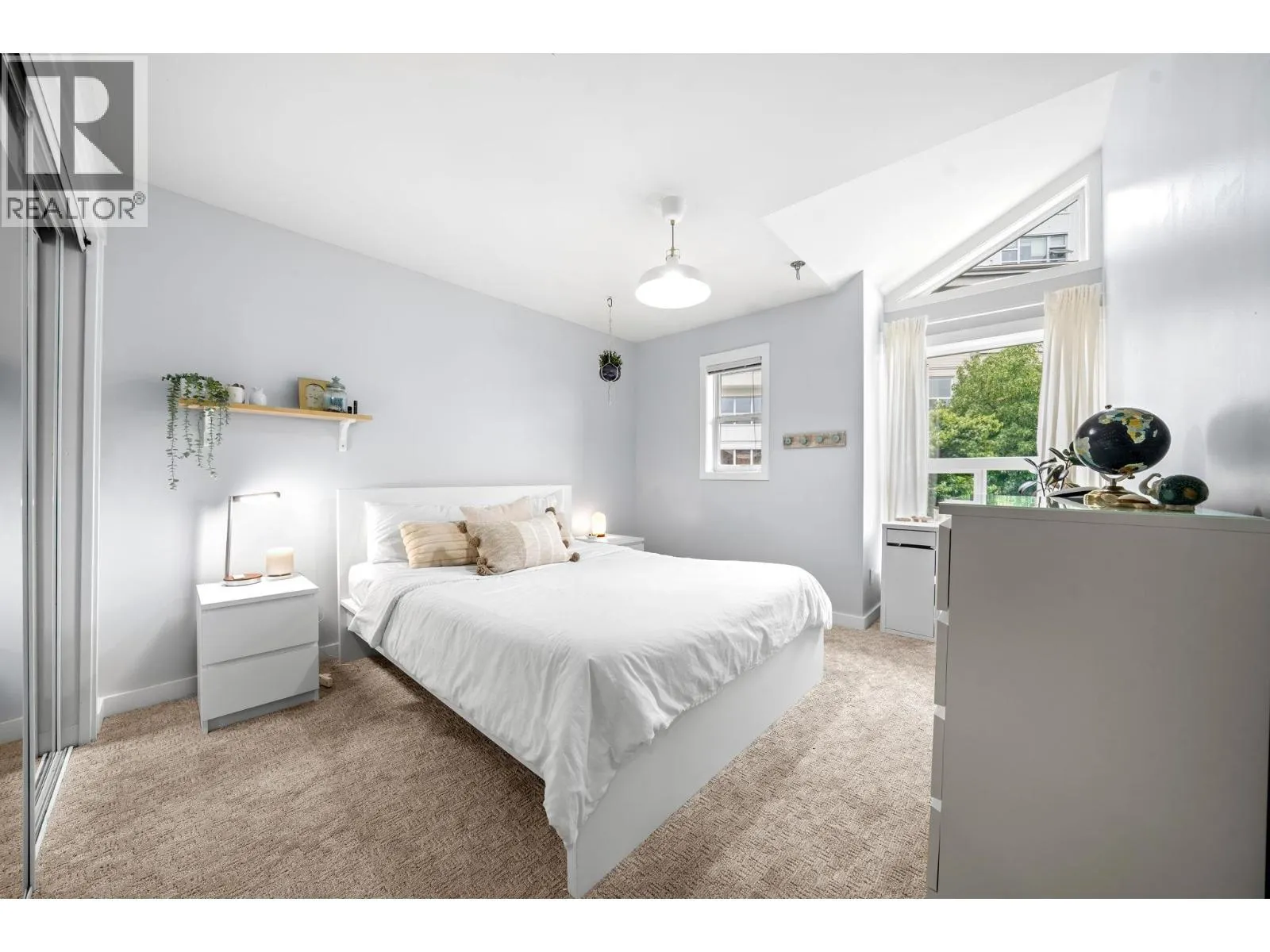 18 1204 MAIN STREET