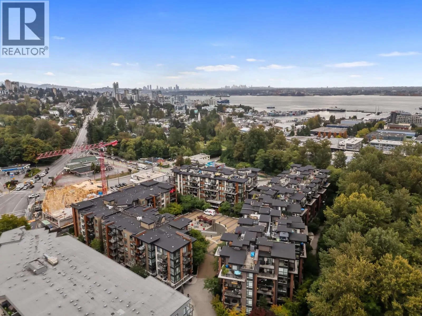204 719 W 3RD STREET