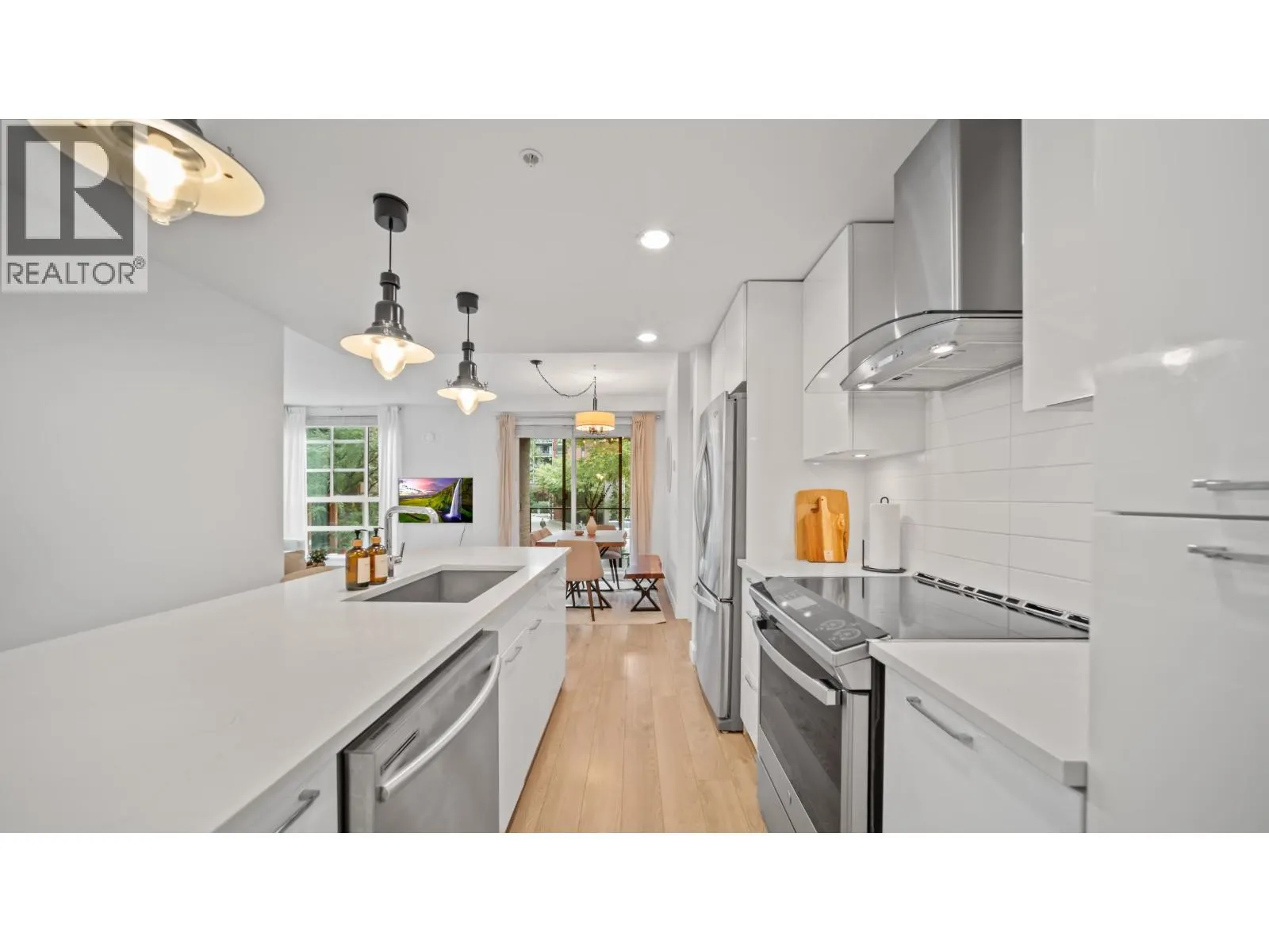 204 719 W 3RD STREET