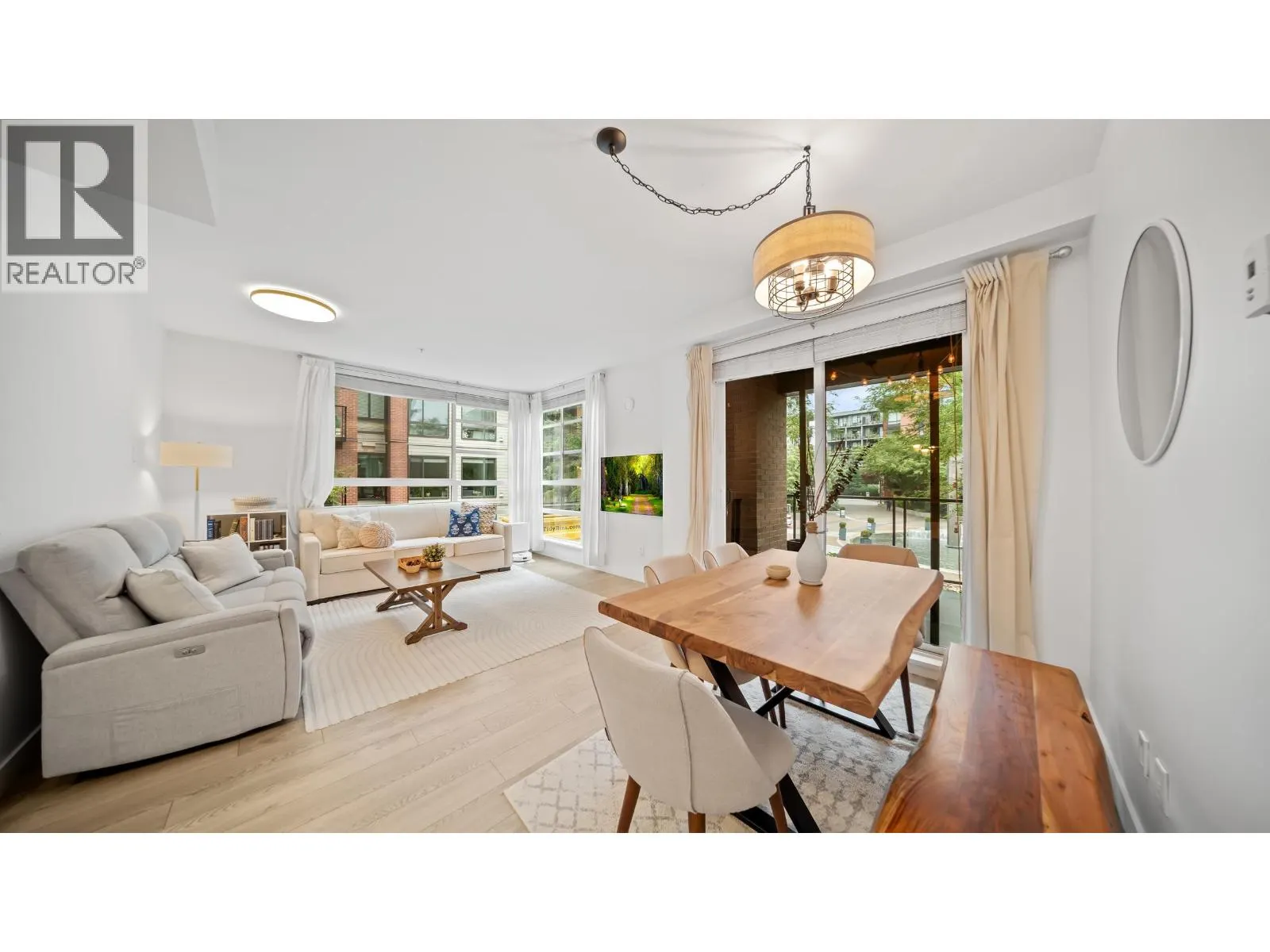 204 719 W 3RD STREET