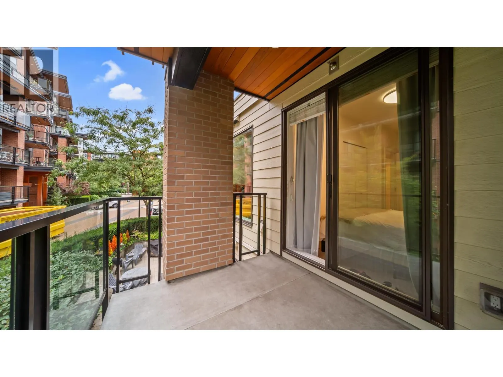 204 719 W 3RD STREET