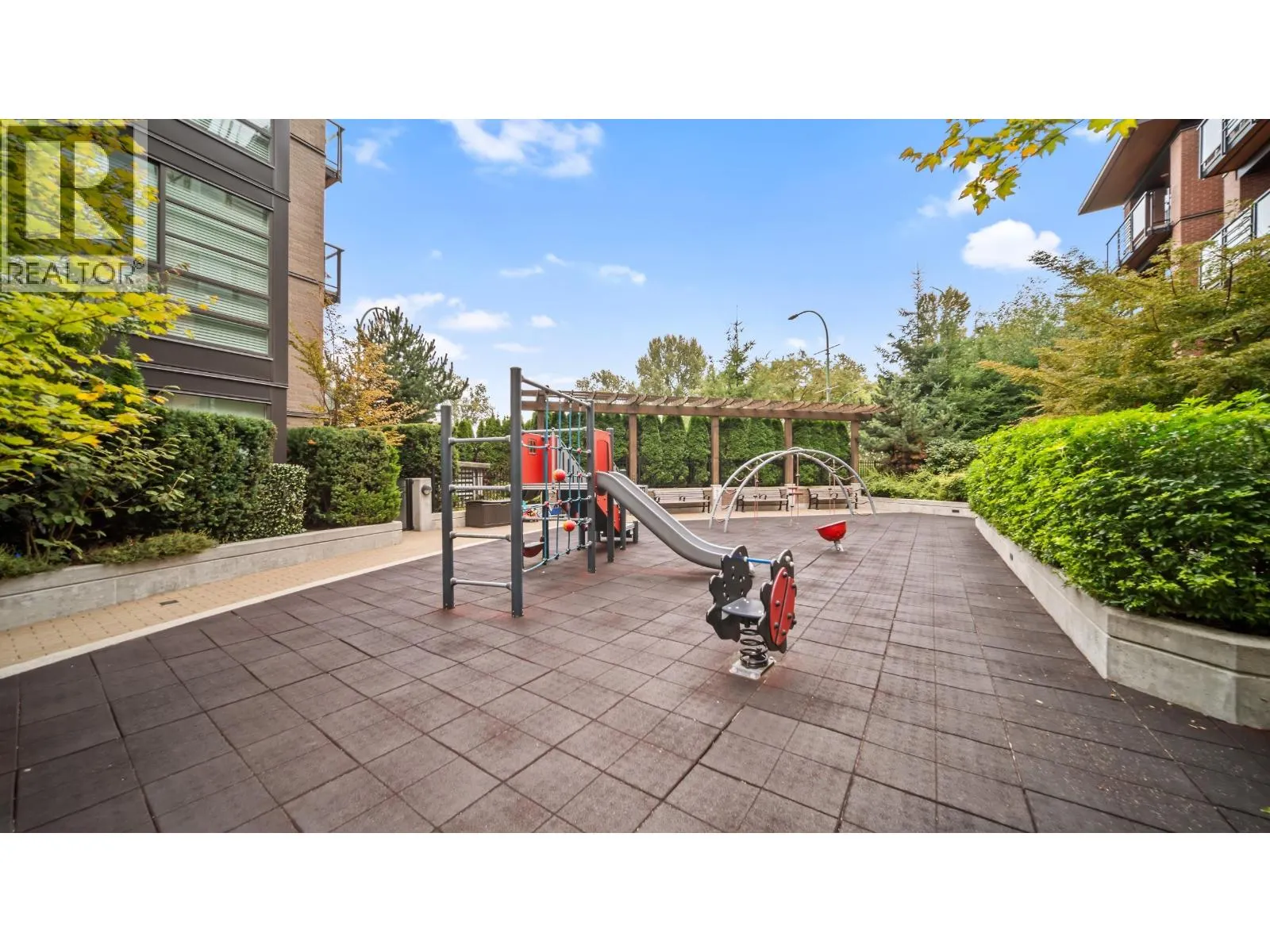 204 719 W 3RD STREET