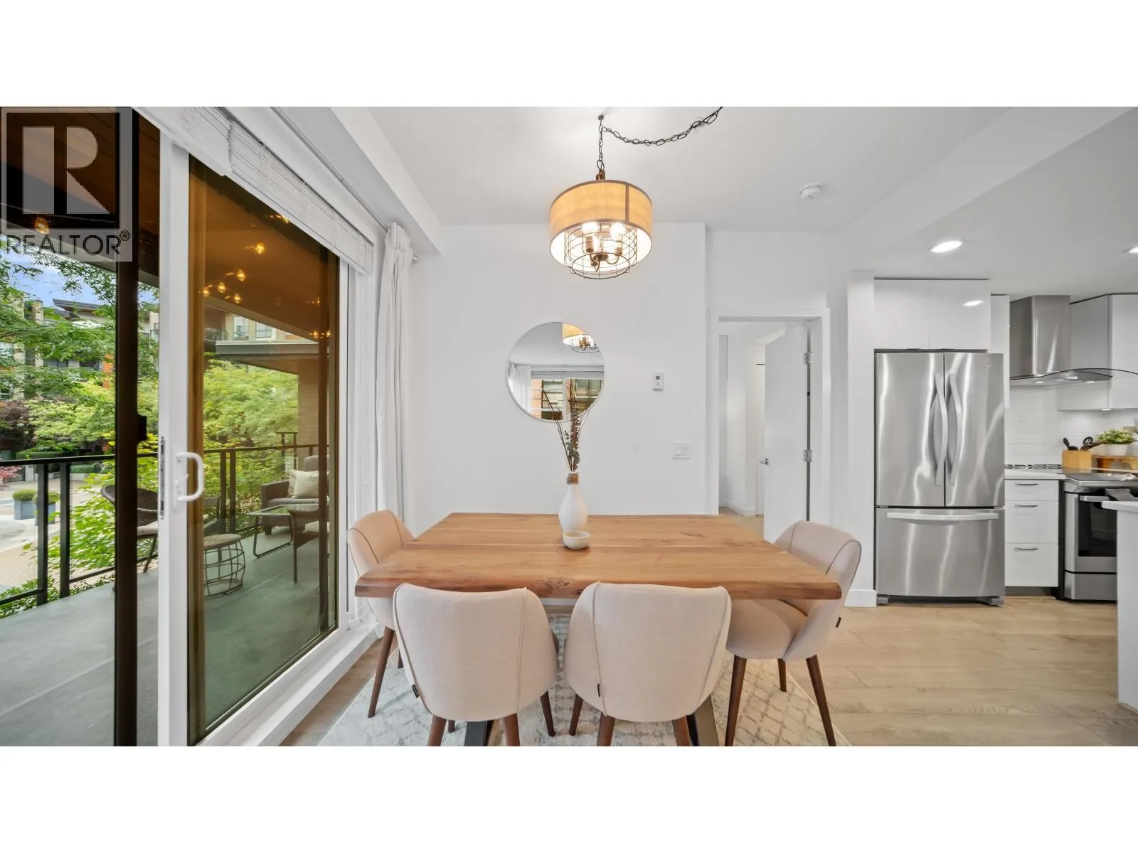 204 719 W 3RD STREET