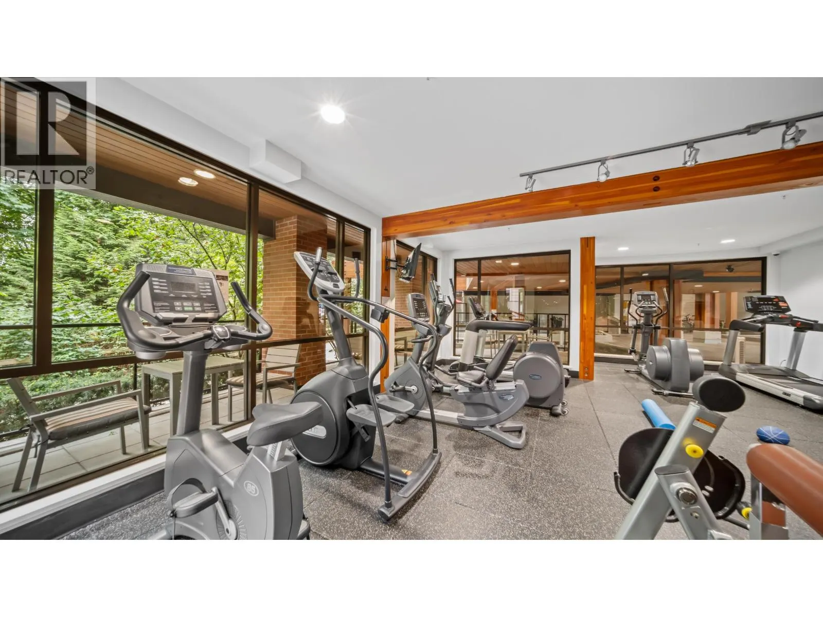 204 719 W 3RD STREET