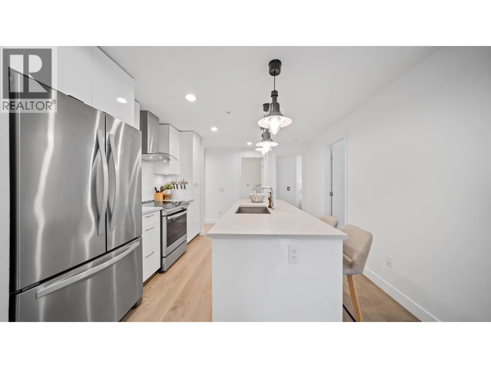 204 719 W 3RD STREET