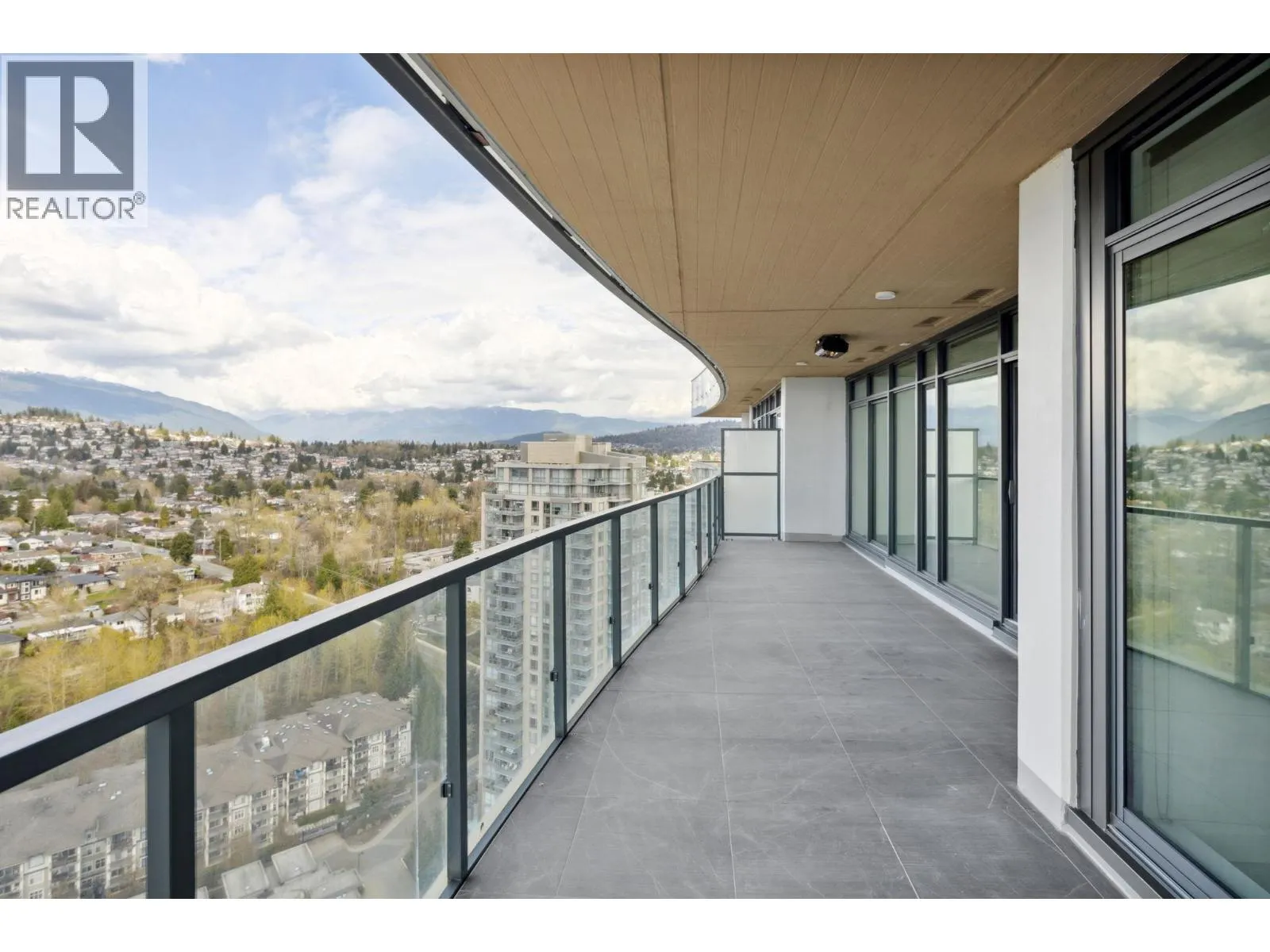 2X03 4880 LOUGHEED HIGHWAY