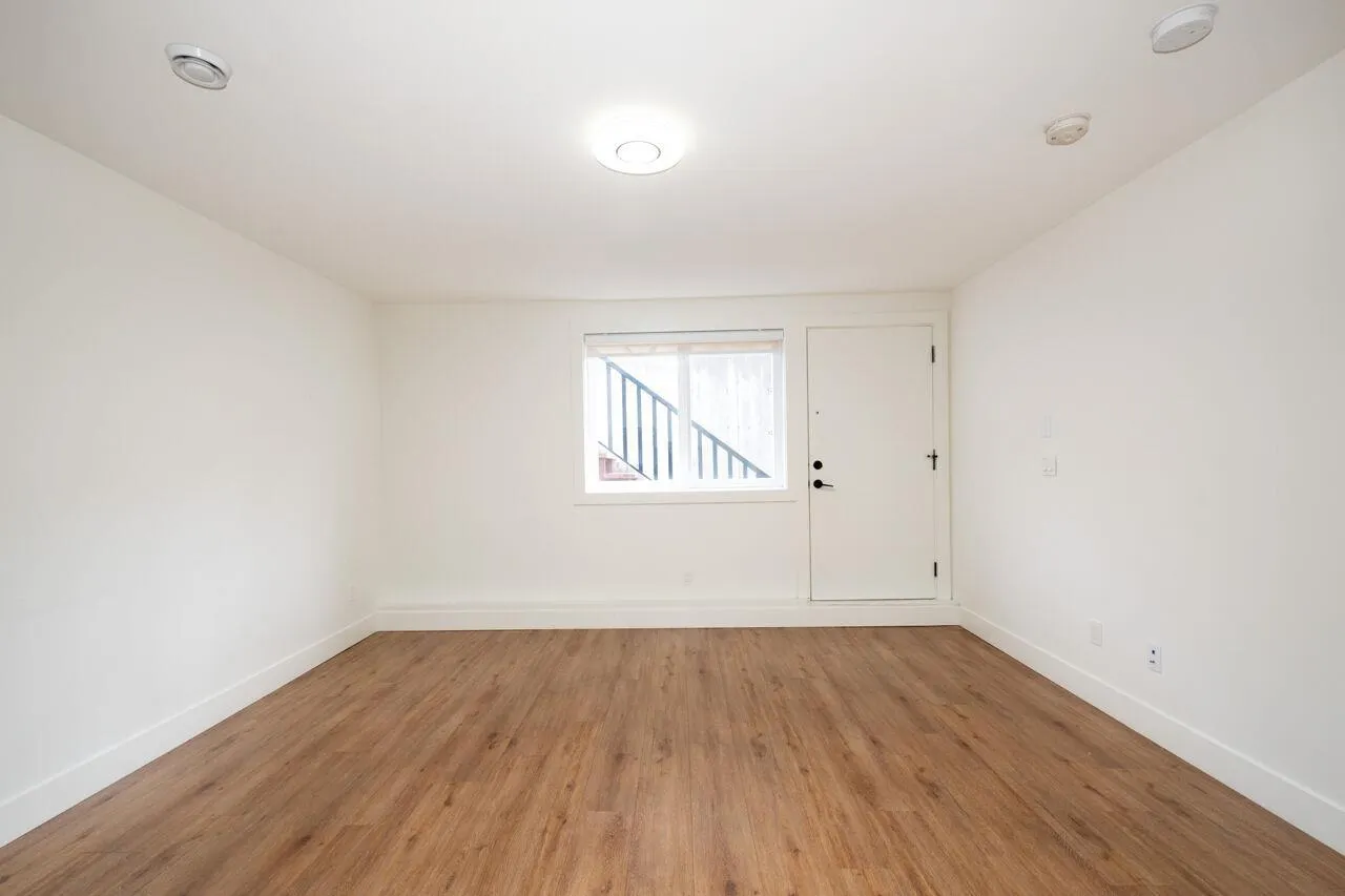 Lower Suite 20158 27A AVENUE
