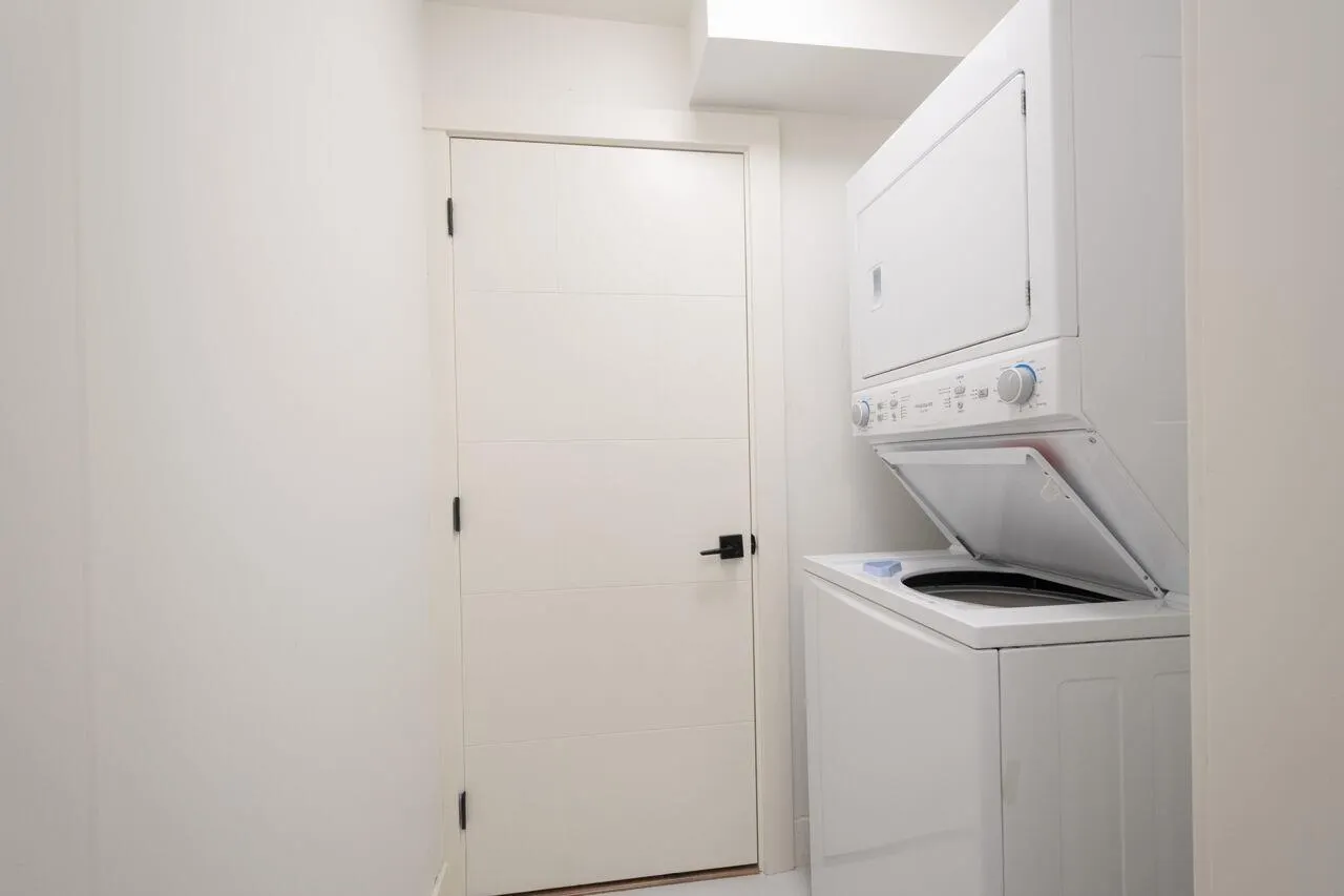 Lower Suite 20158 27A AVENUE
