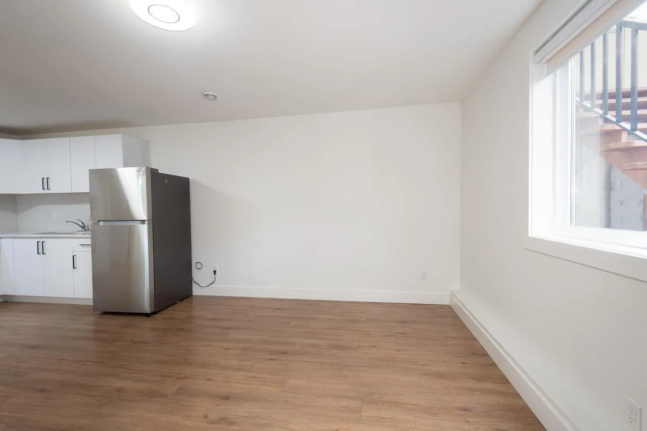 Lower Suite 20158 27A AVENUE