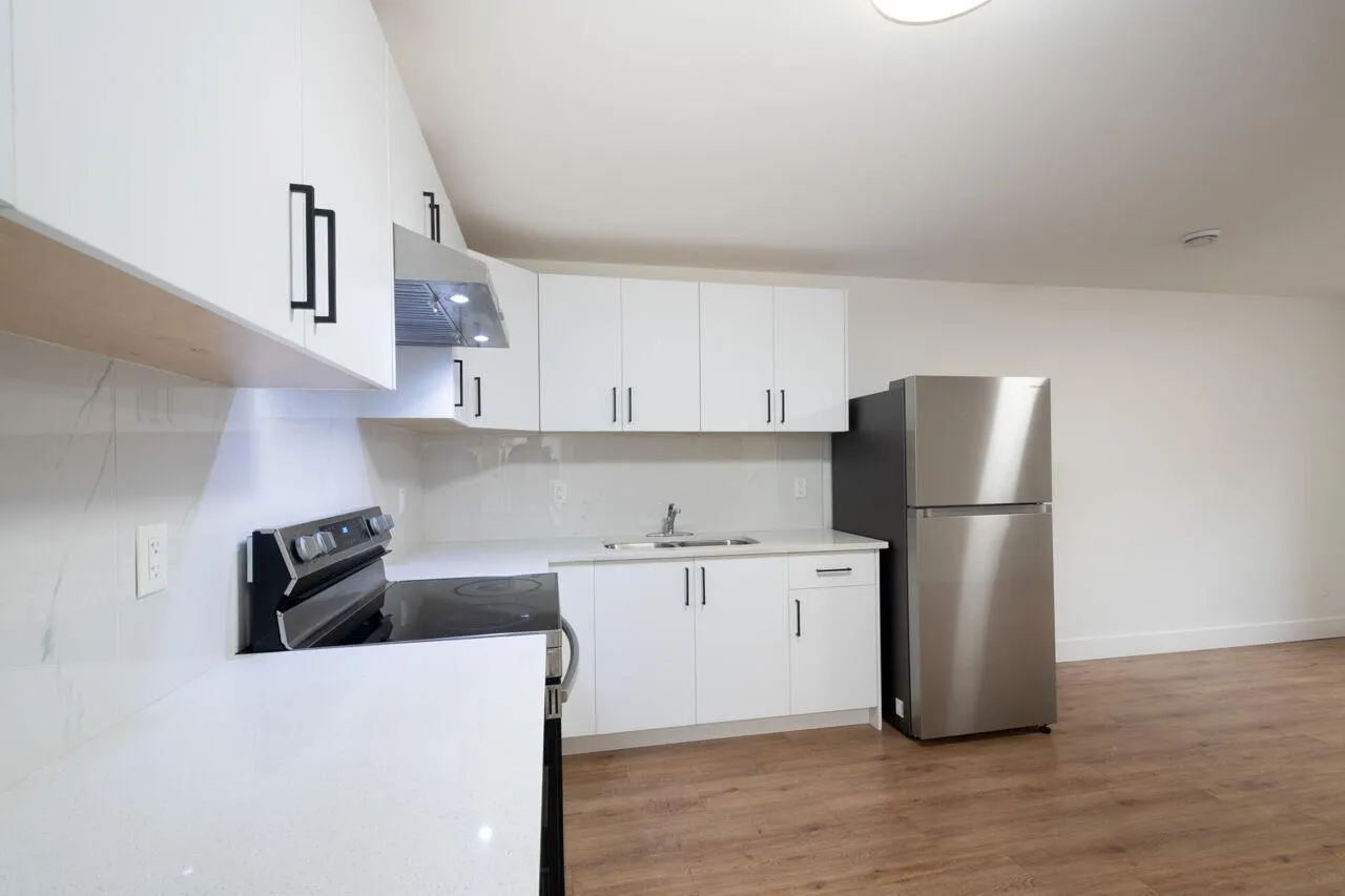 Lower Suite 20158 27A AVENUE