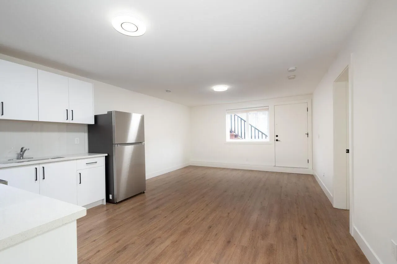 Lower Suite 20158 27A AVENUE