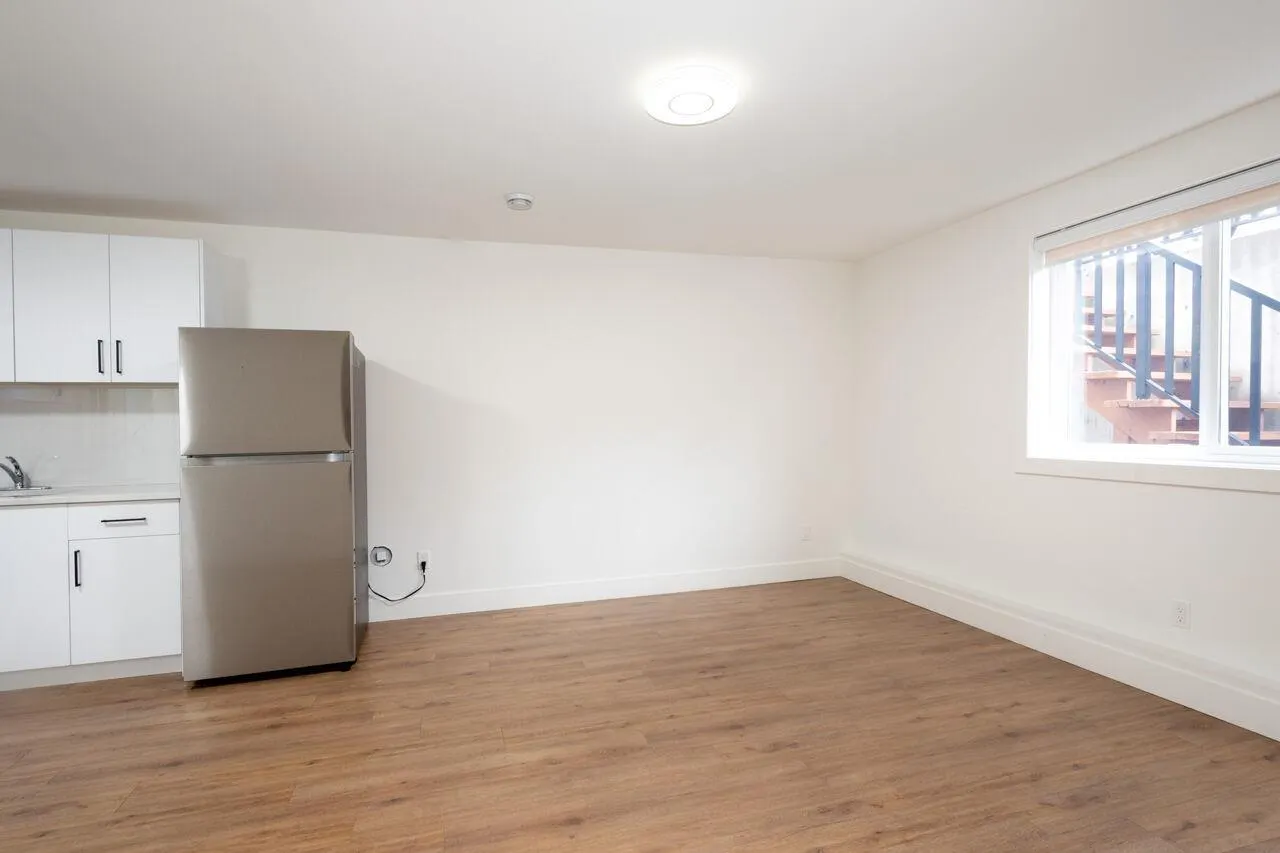 Lower Suite 20158 27A AVENUE
