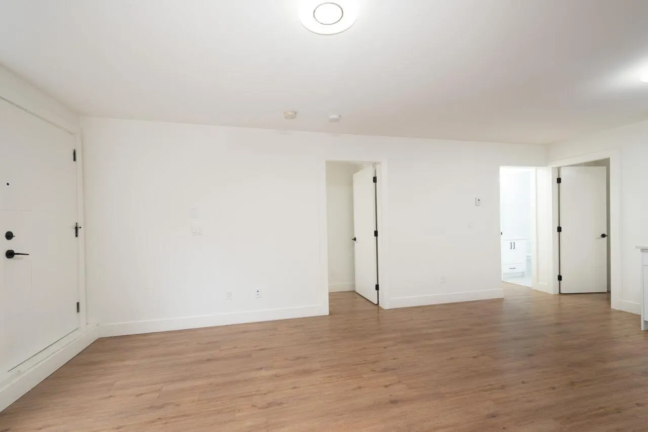 Lower Suite 20158 27A AVENUE